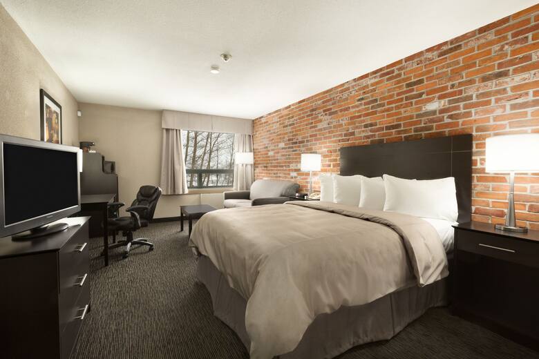 Guest room at the Super 8 Timmins ON in Timmins, Ontario