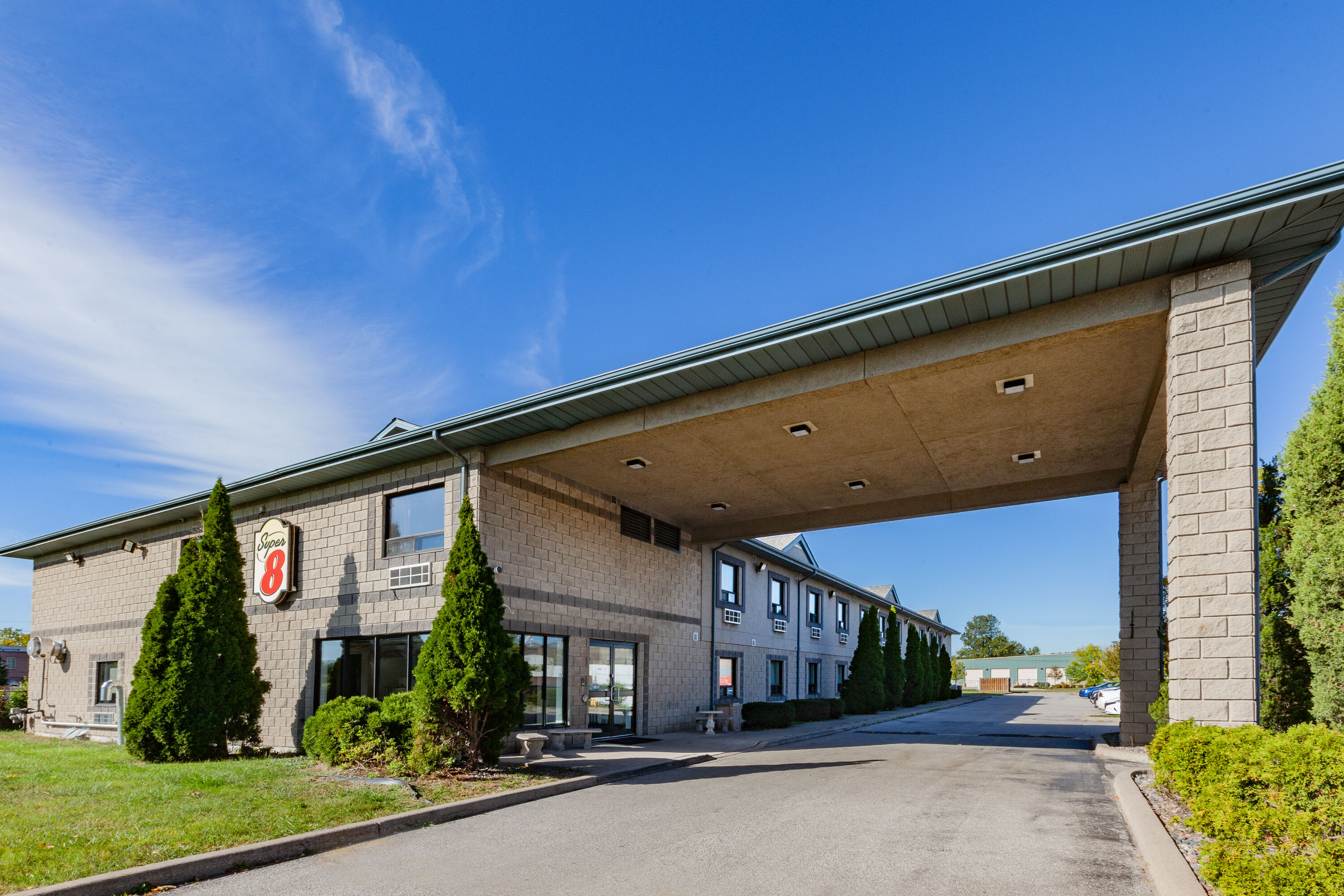 Super 8 by Wyndham Ambassador Bridge Windsor ON | Windsor, ON Hotels