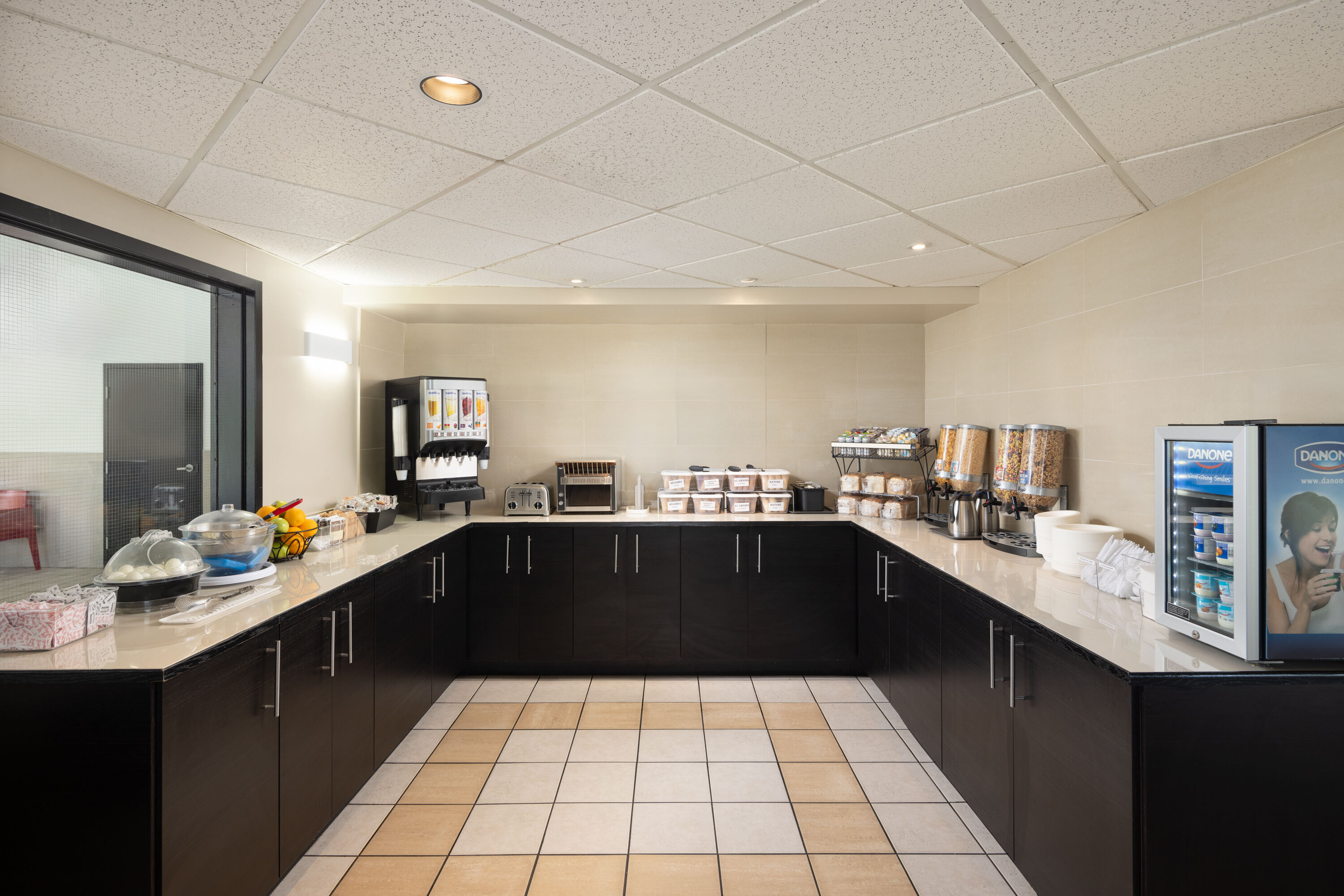 Free breakfast at Super 8 by Wyndham Sainte Agathe Des Monts in Sainte-Agathe-des-Monts, Quebec