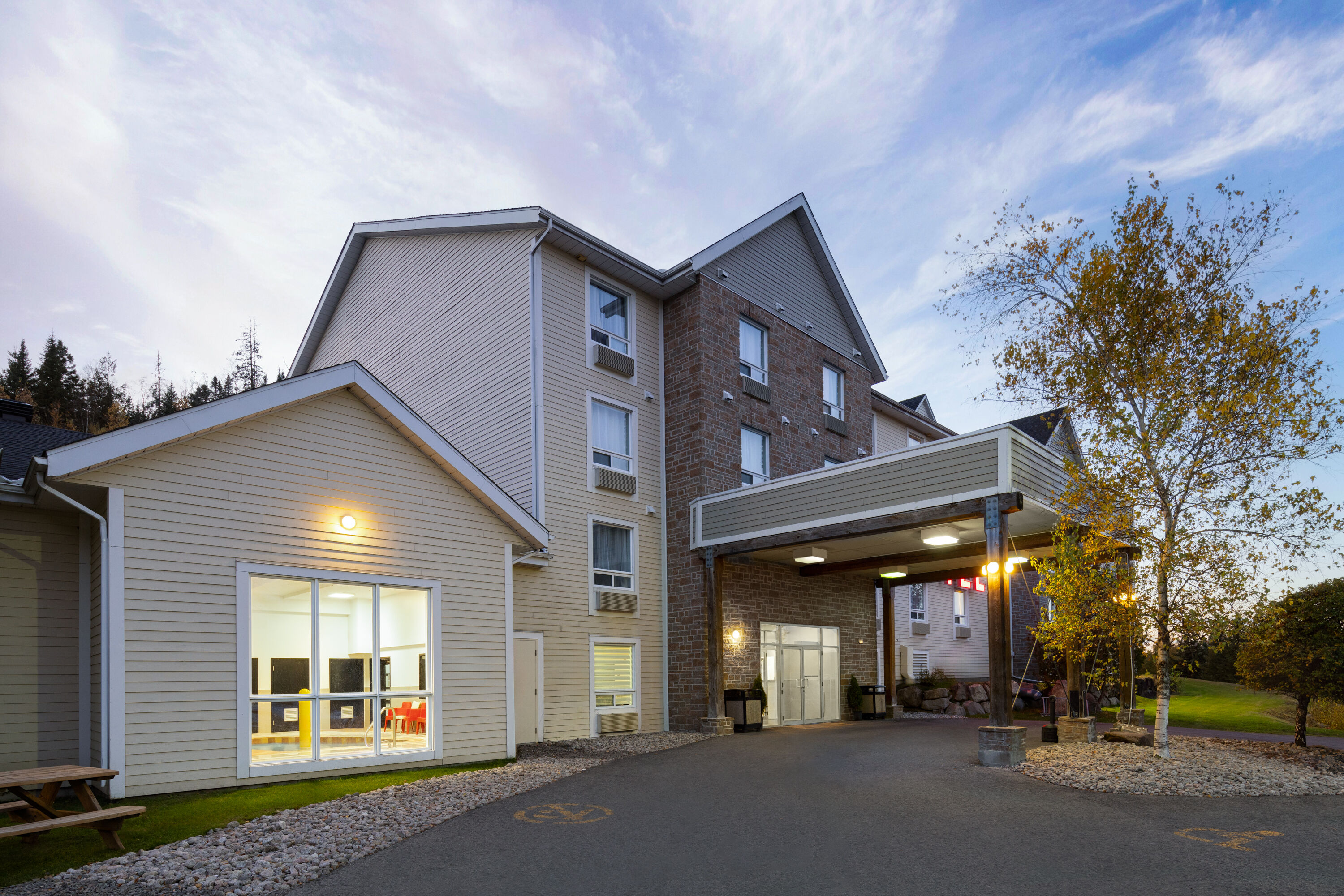 Exterior Dusk Image of Super 8 by Wyndham Sainte Agathe Des Monts hotel in Sainte-Agathe-des-Monts, Quebec