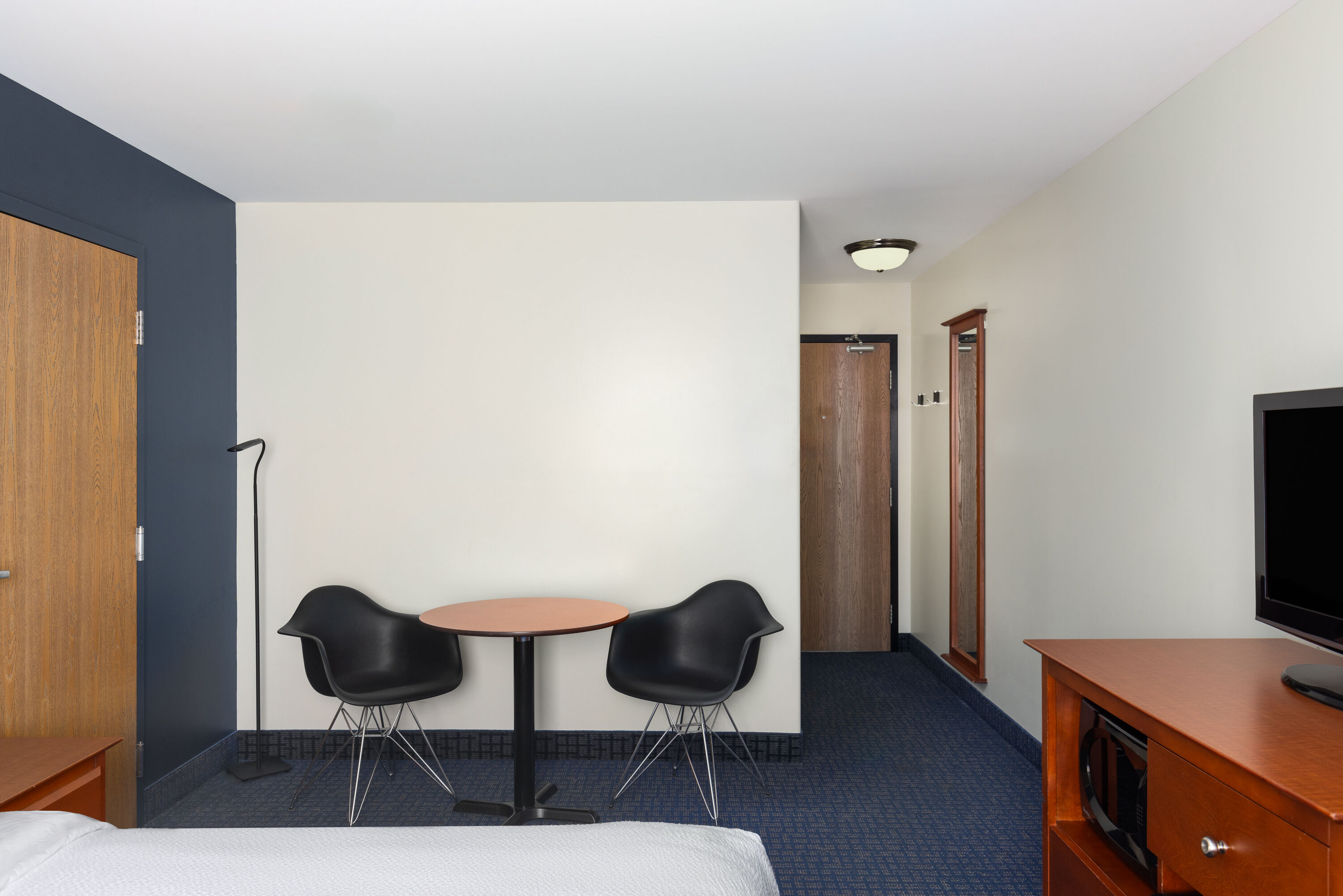 Guest room at the Super 8 by Wyndham Sainte Agathe Des Monts in Sainte-Agathe-des-Monts, Quebec