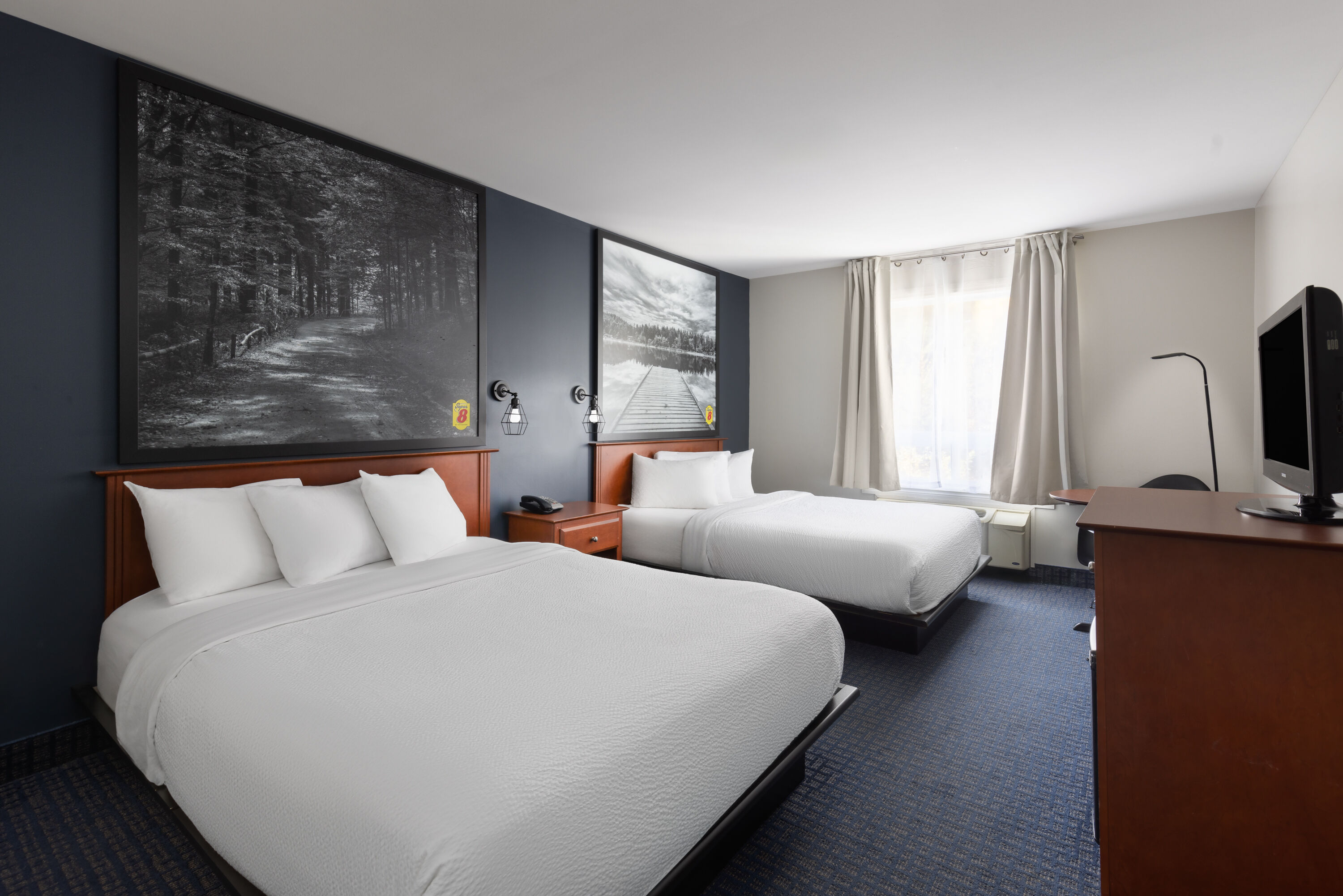 Guest room at the Super 8 by Wyndham Sainte Agathe Des Monts in Sainte-Agathe-des-Monts, Quebec