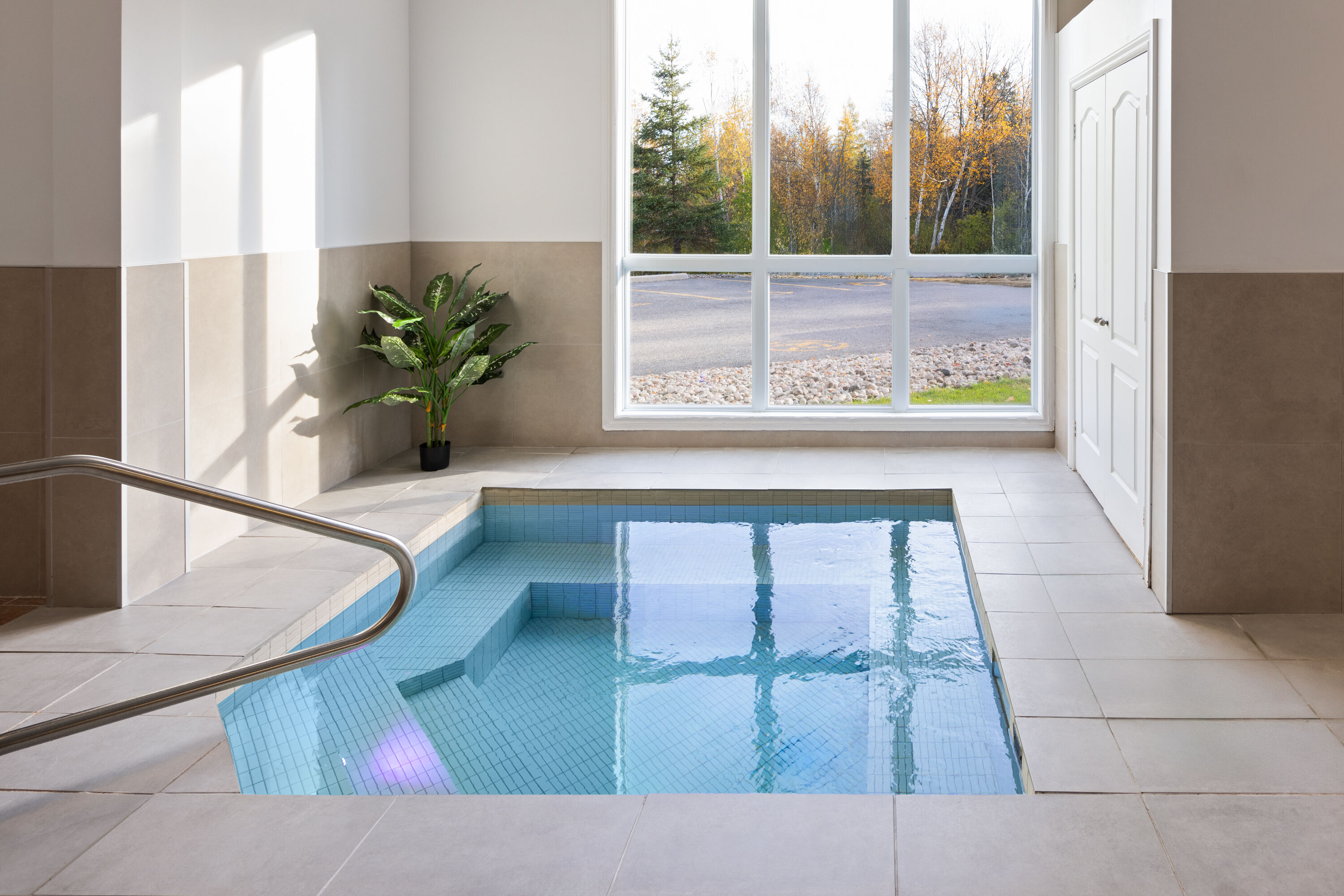 Hot tub at the Super 8 by Wyndham Sainte Agathe Des Monts in Sainte-Agathe-des-Monts, Quebec