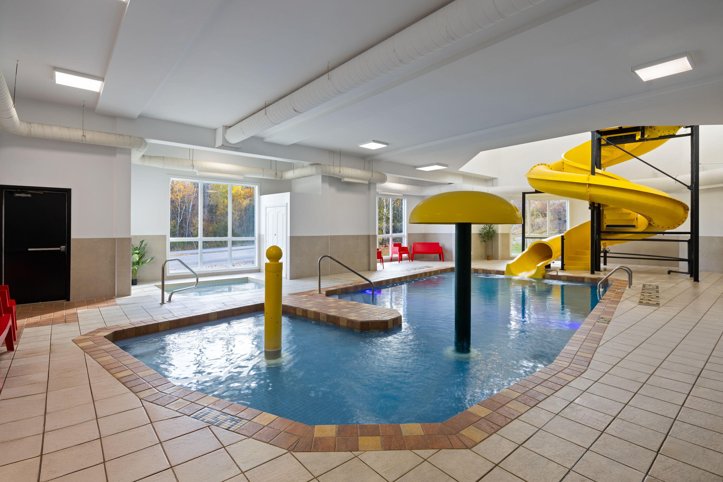 Indoor pool at the Super 8 by Wyndham Sainte Agathe Des Monts in Sainte-Agathe-des-Monts, Quebec