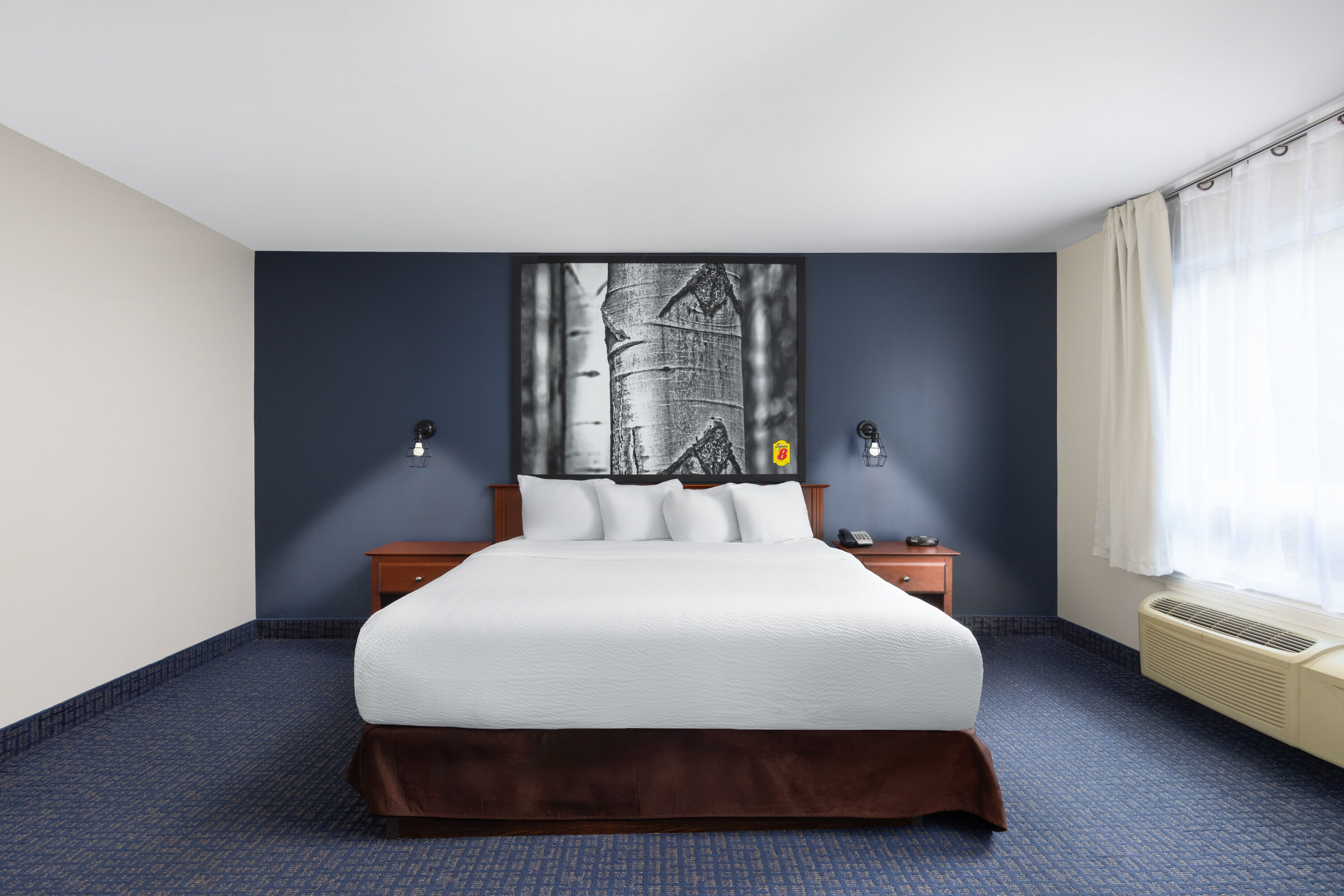 Super 8 by Wyndham Sainte Agathe Des Monts hot tub suite in Sainte-Agathe-des-Monts, Quebec