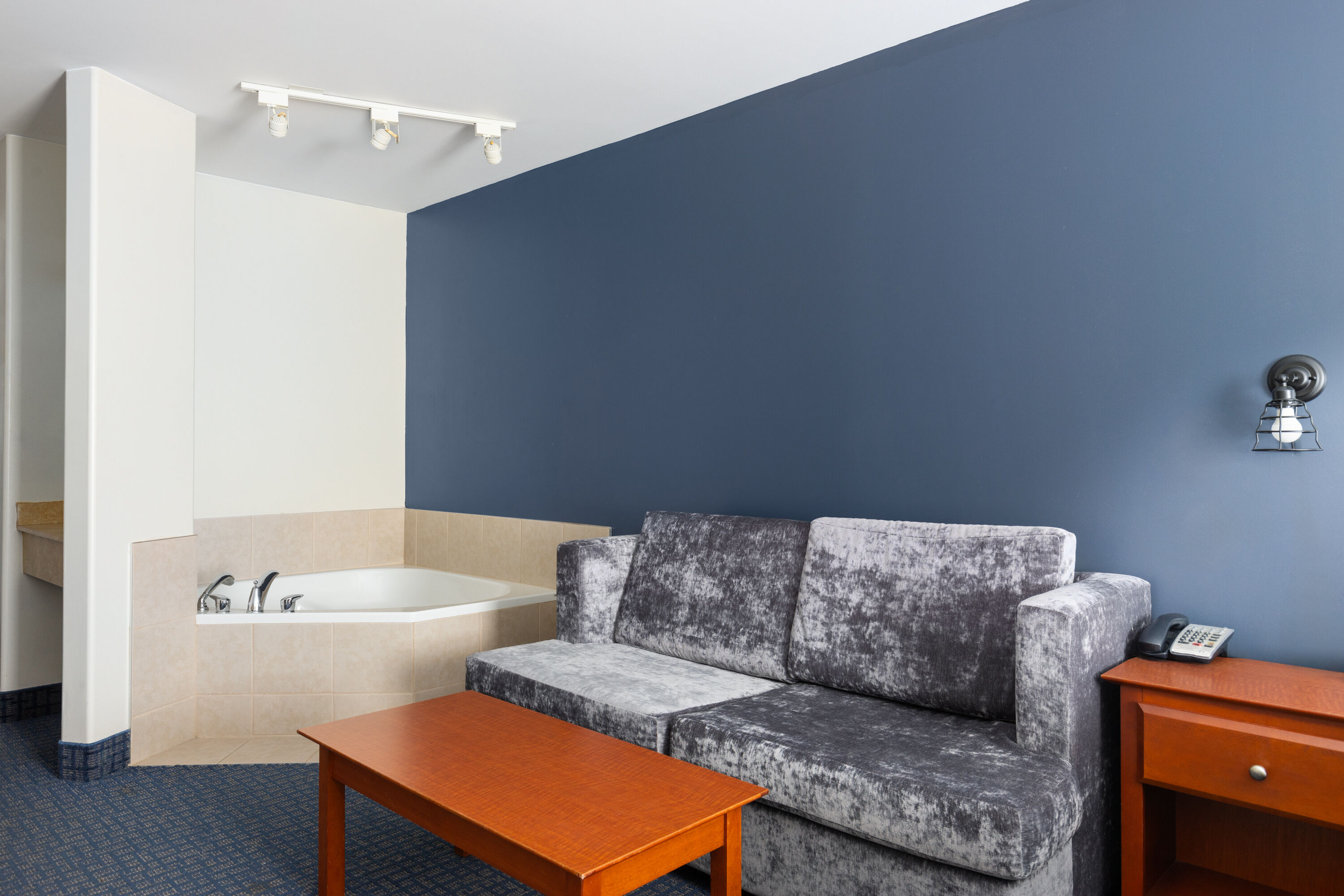 Super 8 by Wyndham Sainte Agathe Des Monts hot tub suite in Sainte-Agathe-des-Monts, Quebec