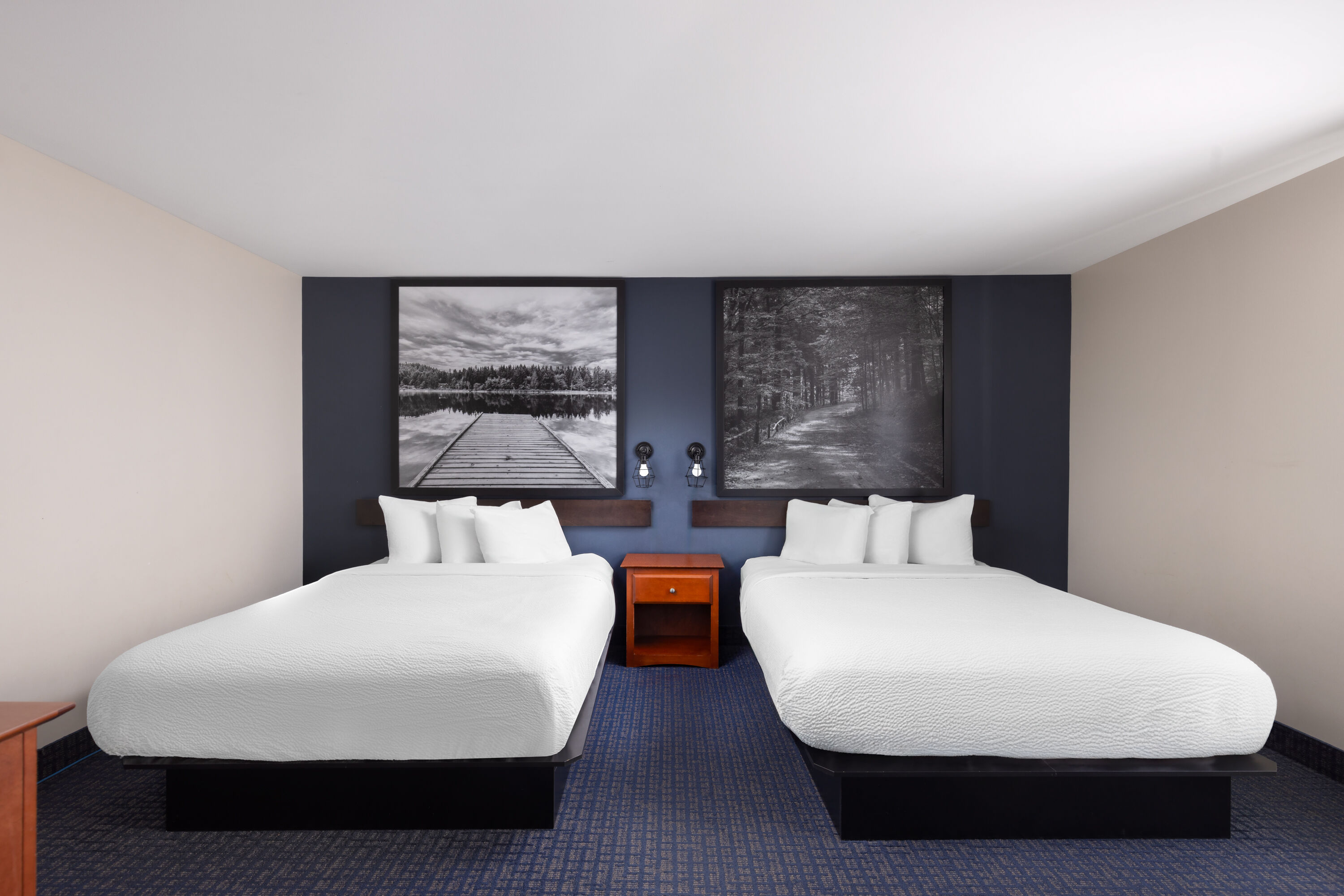 Super 8 by Wyndham Sainte Agathe Des Monts hot tub suite in Sainte-Agathe-des-Monts, Quebec