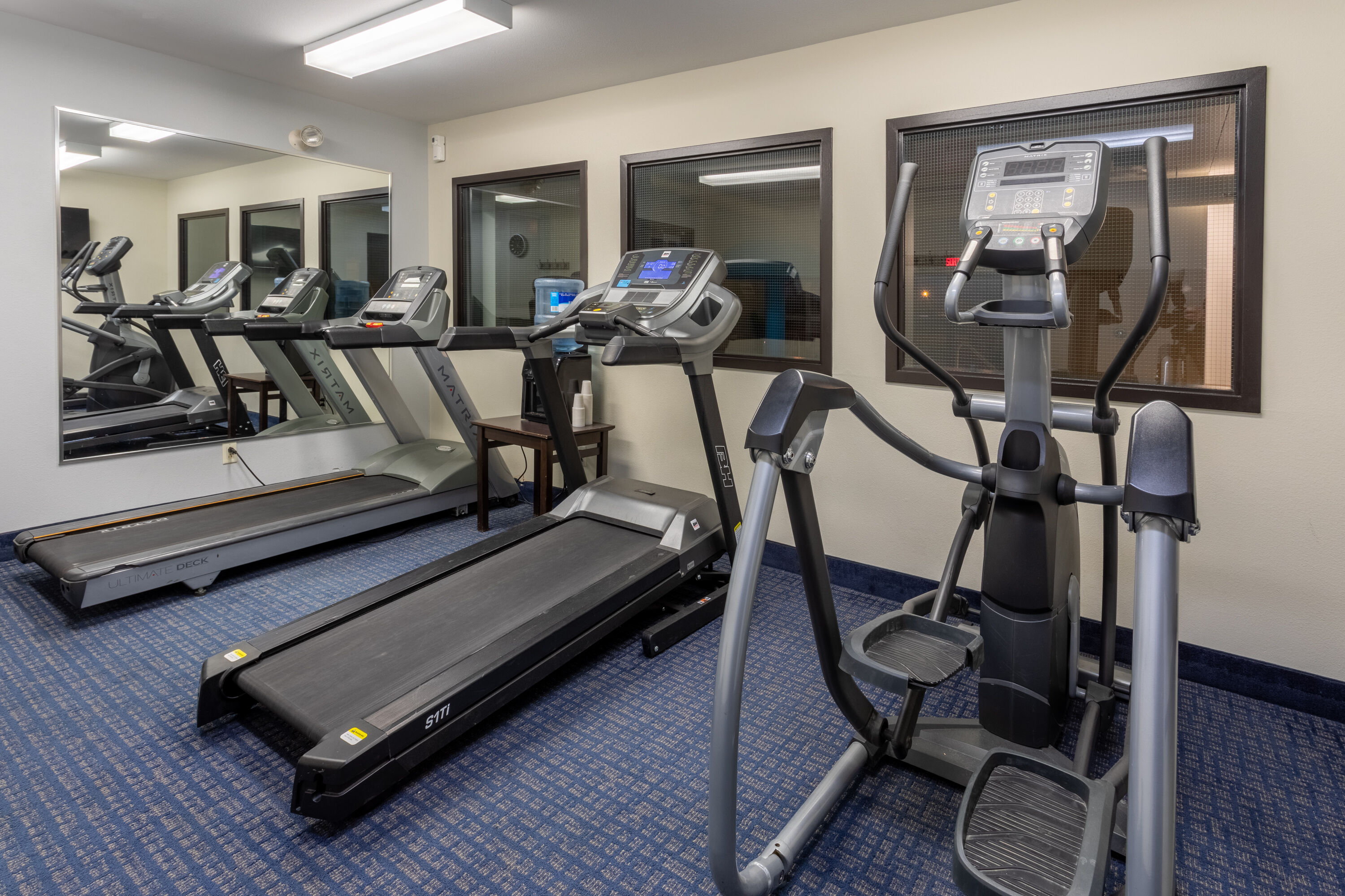 Fitness room at Super 8 by Wyndham Lachenaie/Terrebonne in Terrebonne, Quebec