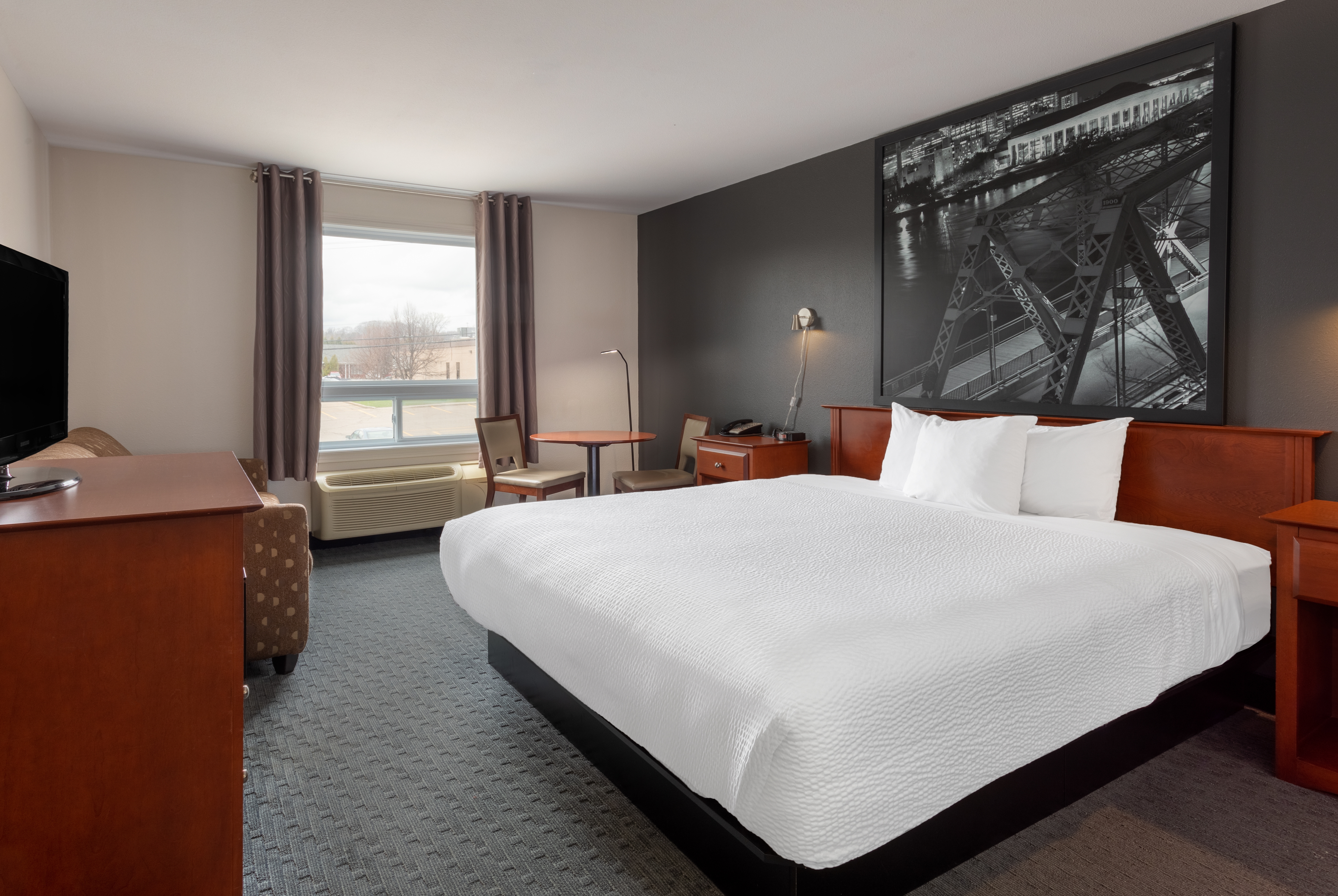 Guest room at the Super 8 by Wyndham Trois-Rivieres in Trois-Rivieres, Quebec