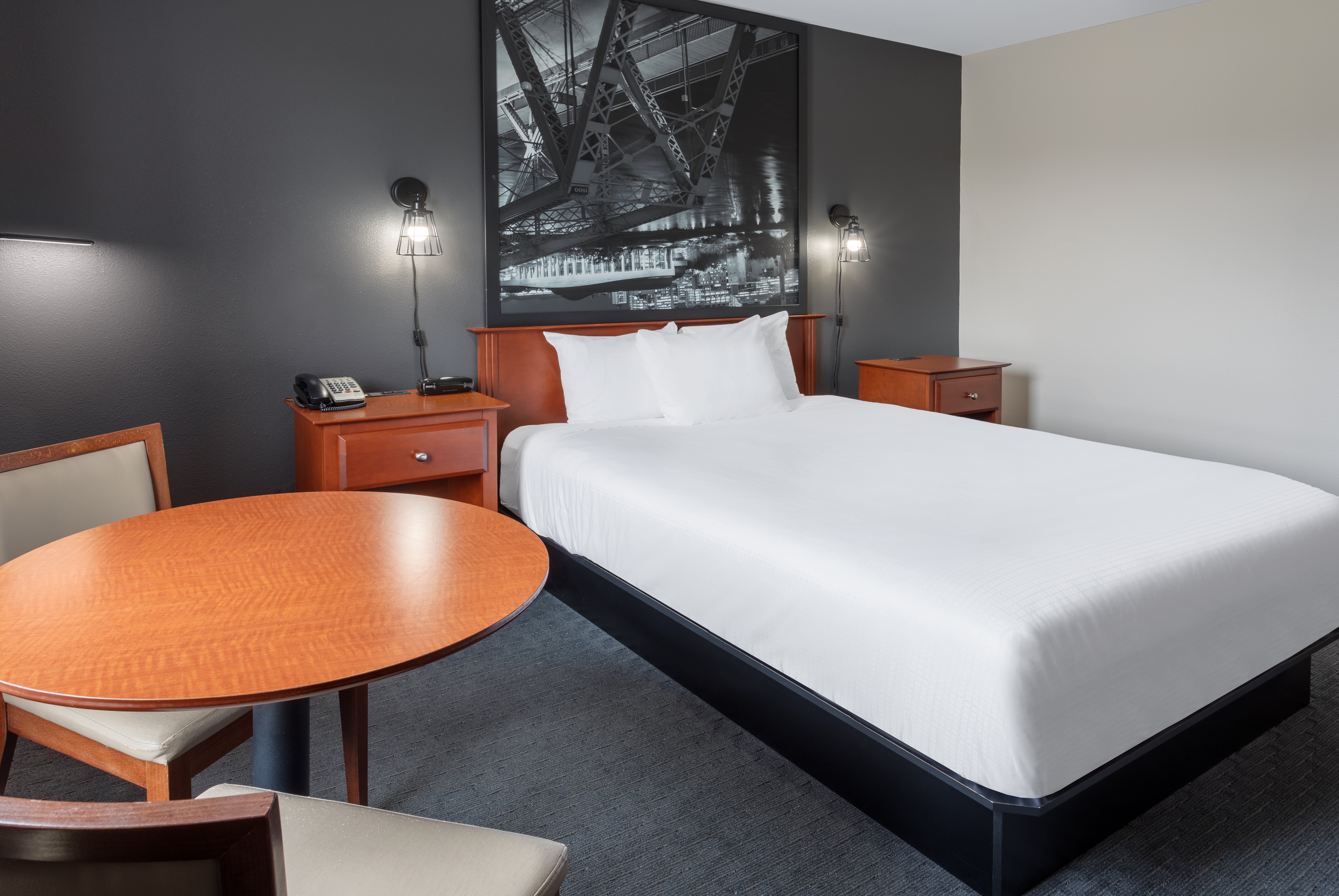 Guest room at the Super 8 by Wyndham Trois-Rivieres in Trois-Rivieres, Quebec