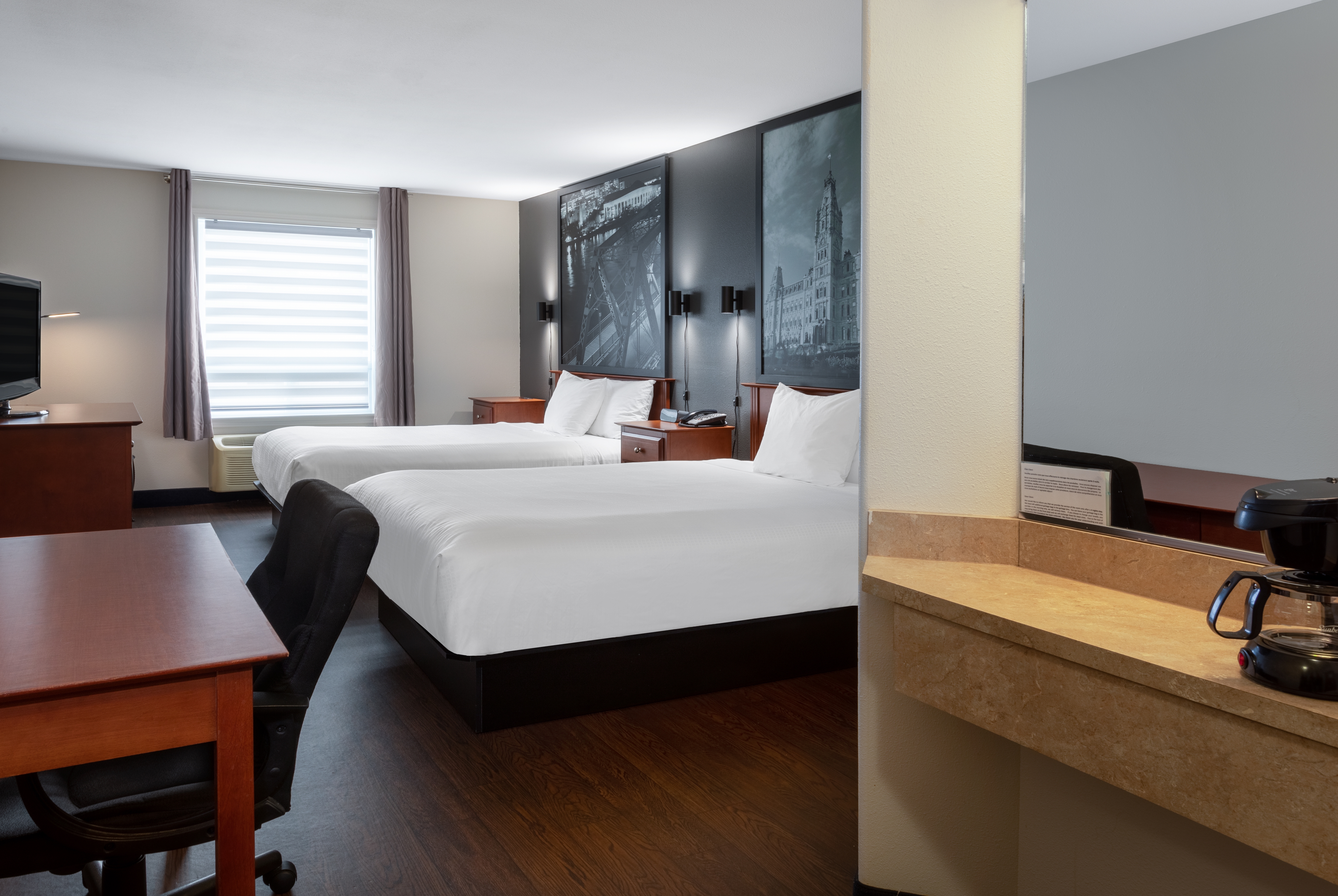 Guest room at the Super 8 by Wyndham Trois-Rivieres in Trois-Rivieres, Quebec