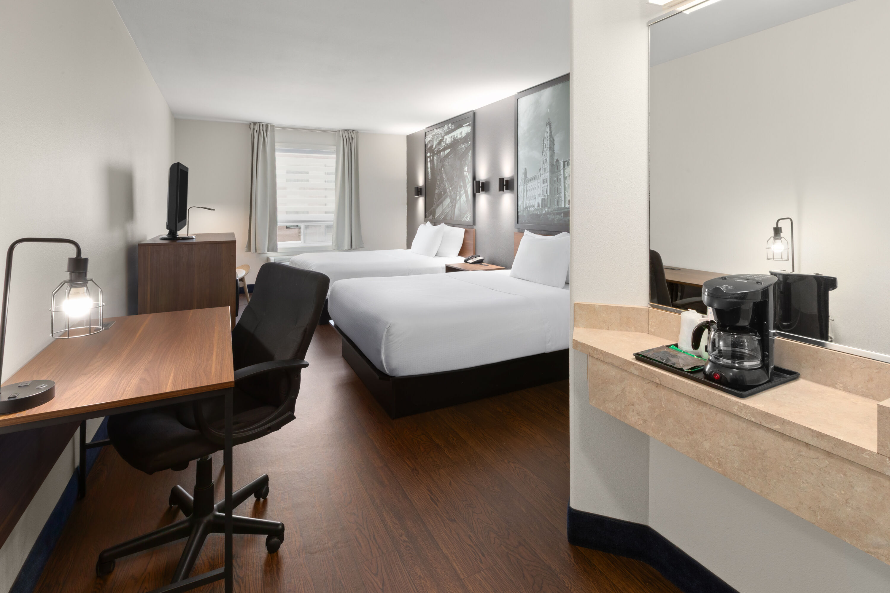 Super 8 by Wyndham Trois-Rivieres suite in Trois-Rivieres, Quebec