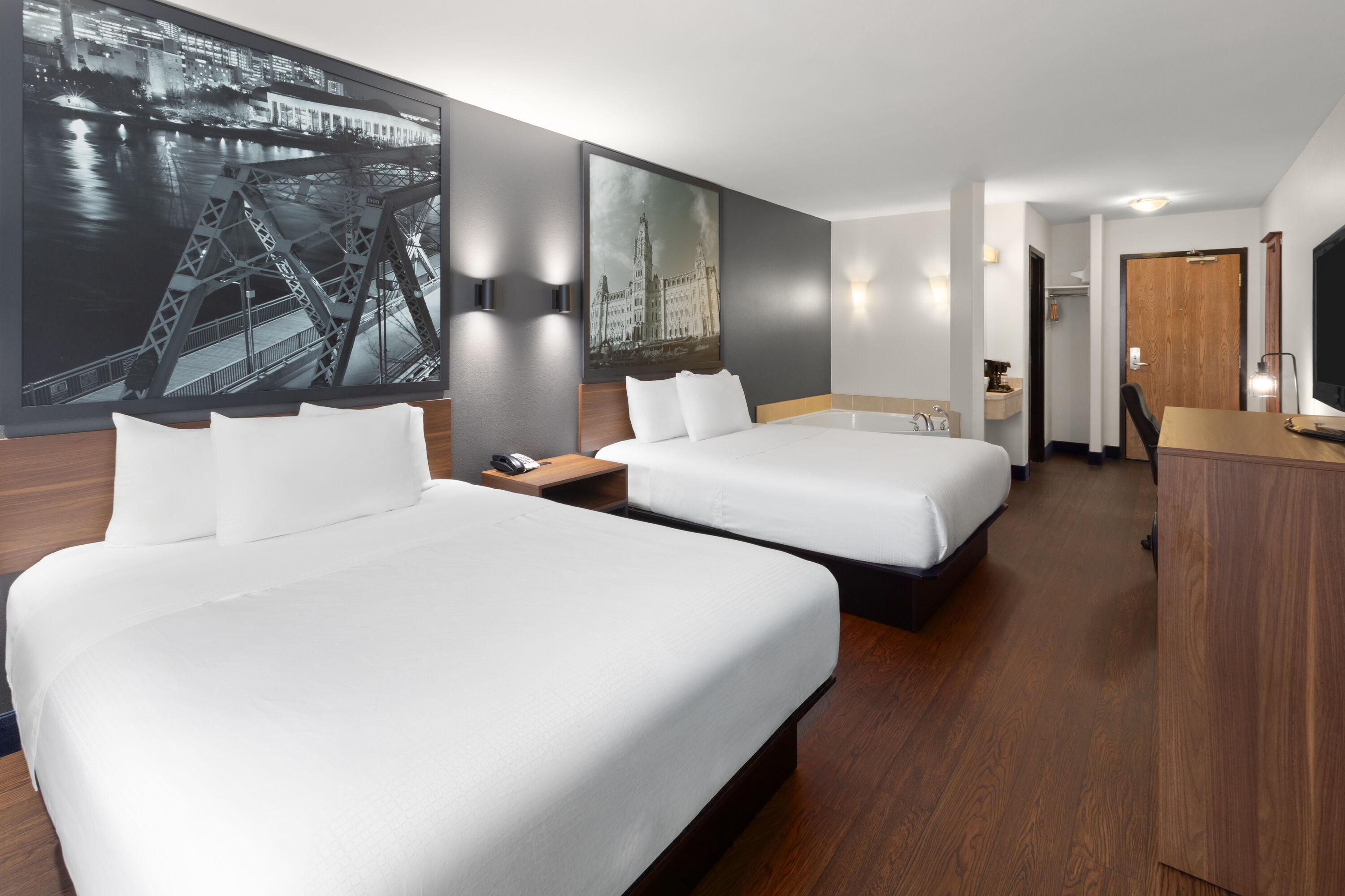 Super 8 by Wyndham Trois-Rivieres suite in Trois-Rivieres, Quebec