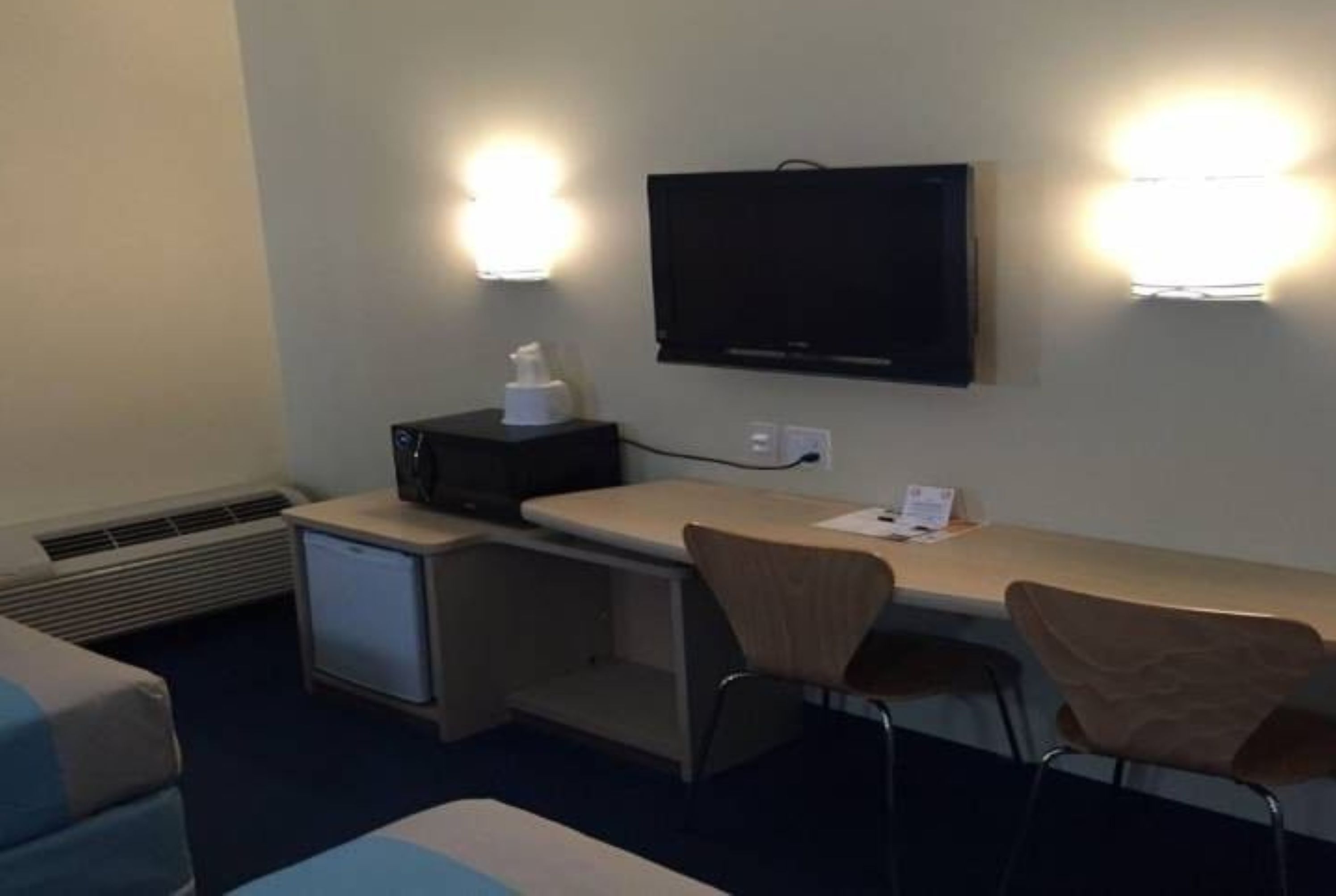 Guest room feature at the Super 8 by Wyndham Estevan in Estevan, Saskatchewan