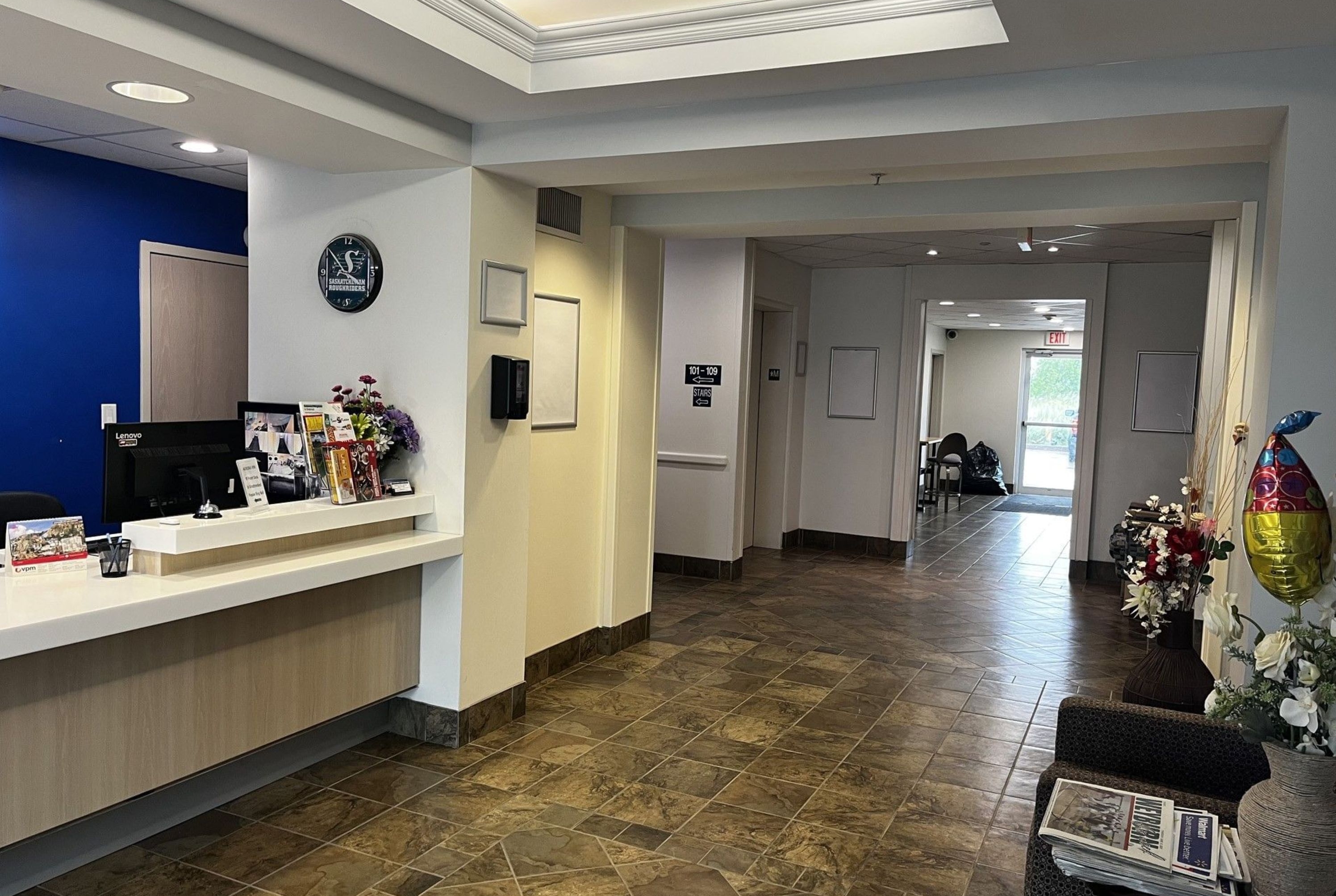 Super 8 by Wyndham Estevan reception in Estevan, Saskatchewan