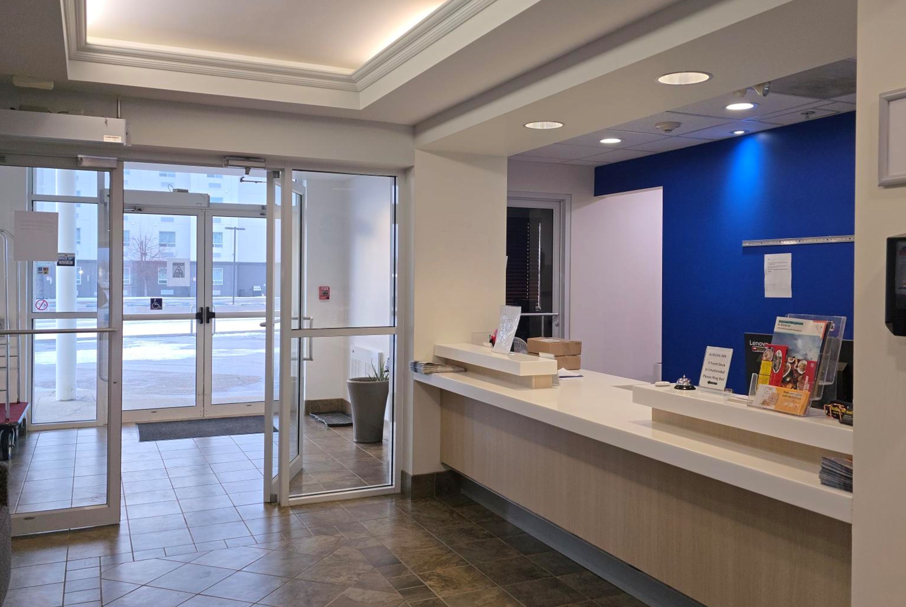 Super 8 by Wyndham Estevan reception in Estevan, Saskatchewan