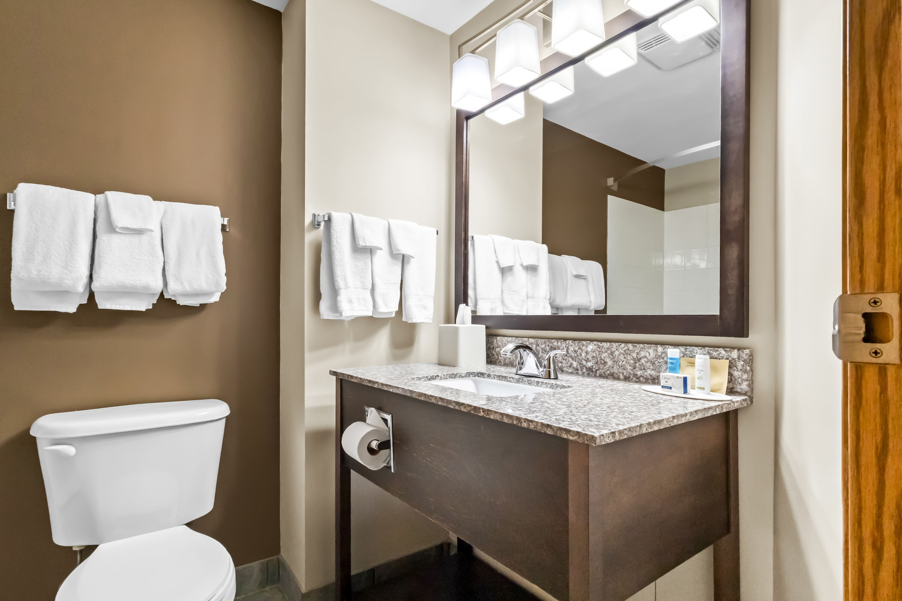 Guest room bath at the Super 8 by Wyndham Prince Albert in Prince Albert, Saskatchewan