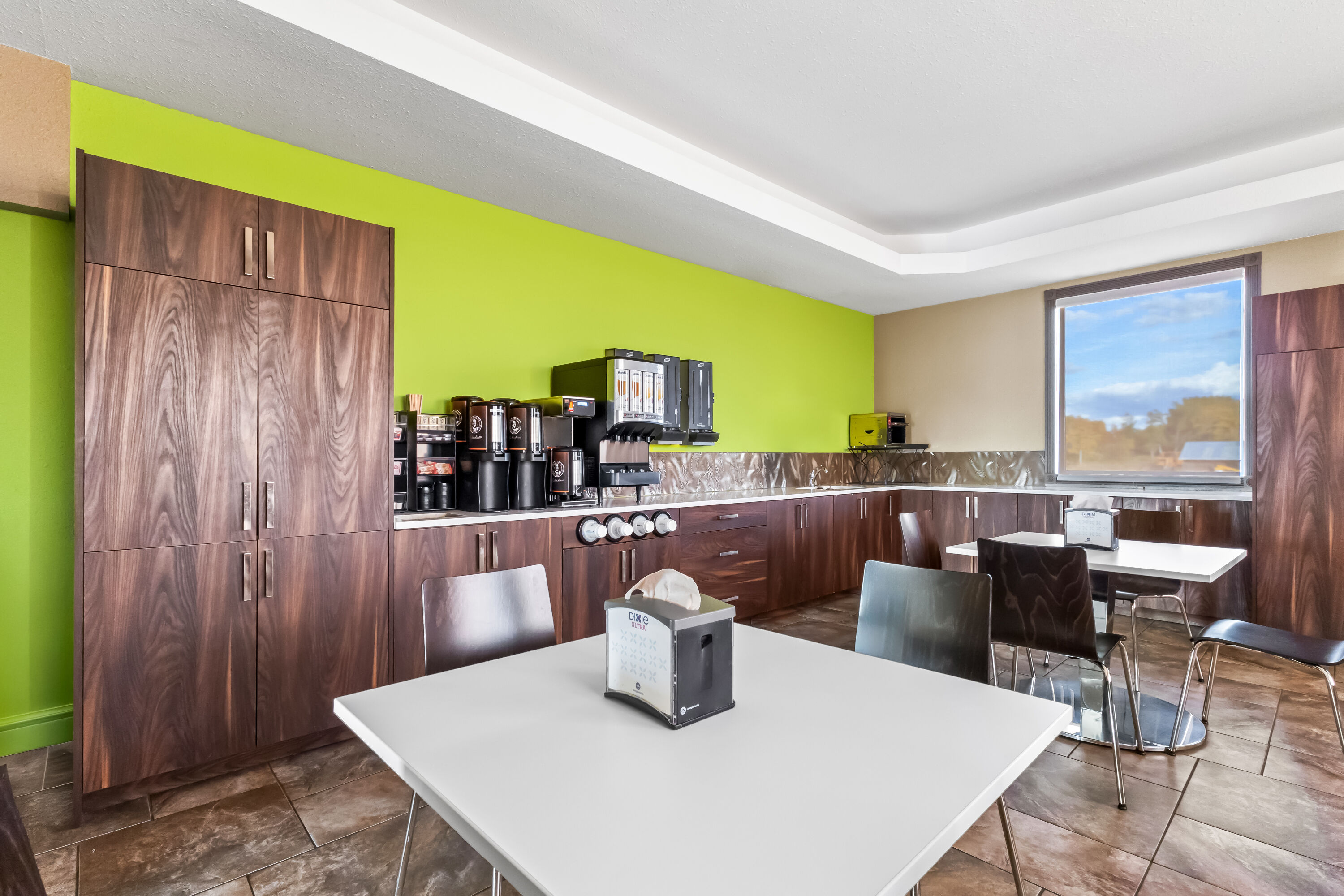 Super 8 by Wyndham Prince Albert restaurant breakfast area with seating in Prince Albert, Saskatchewan