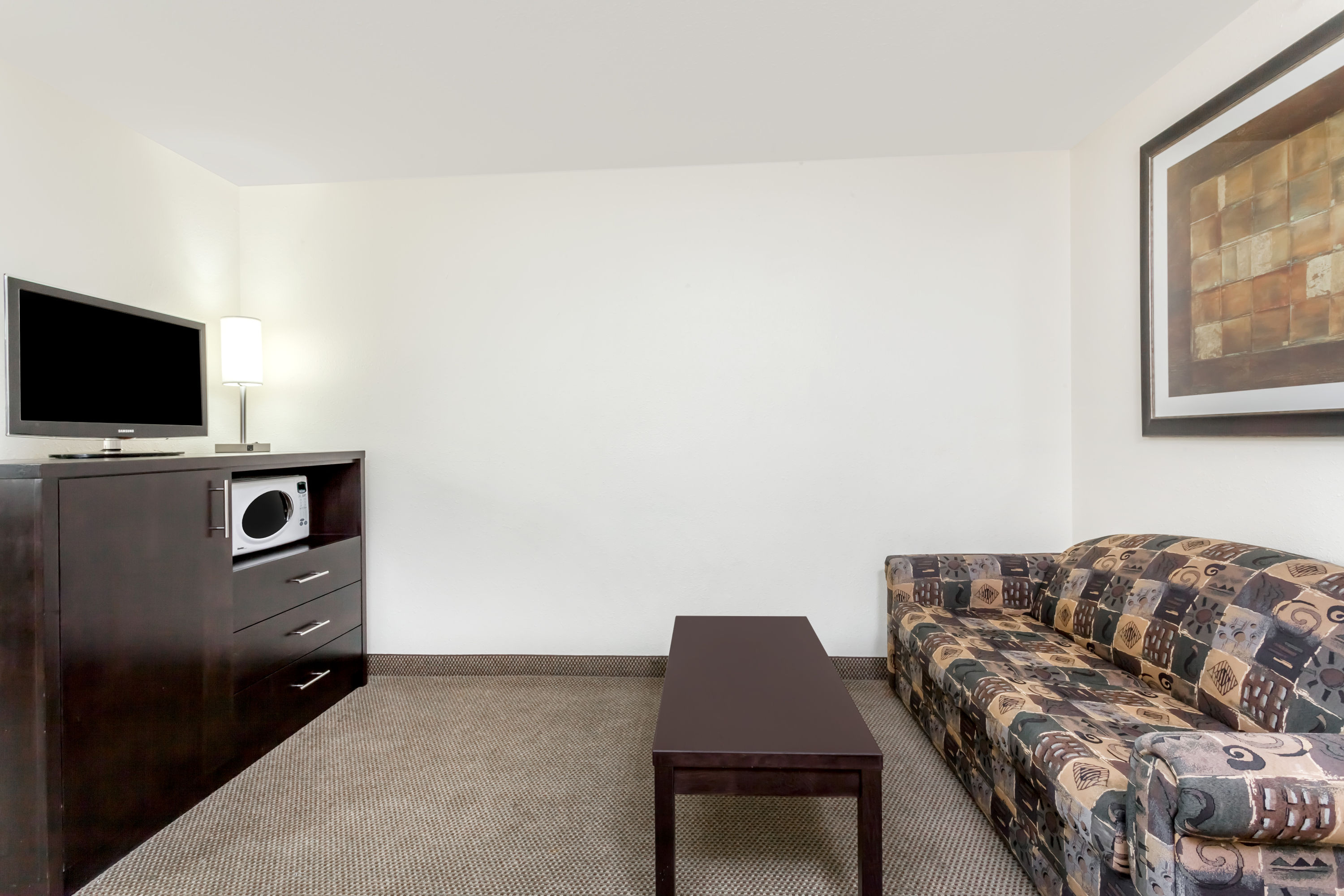 Guest room at the Super 8 by Wyndham Prince Albert in Prince Albert, Saskatchewan