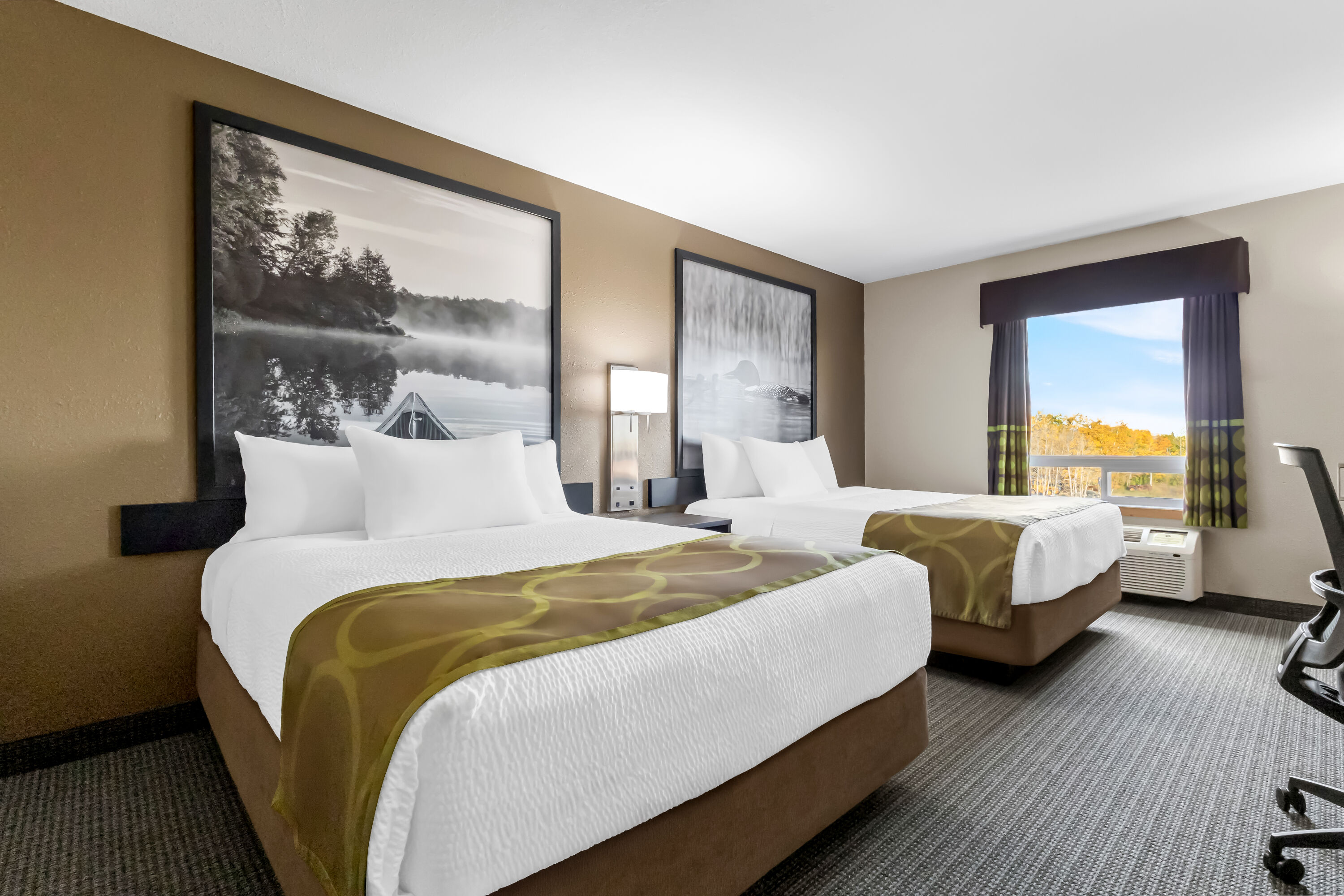 Double bed guest room at the Super 8 by Wyndham Prince Albert in Prince Albert, Saskatchewan