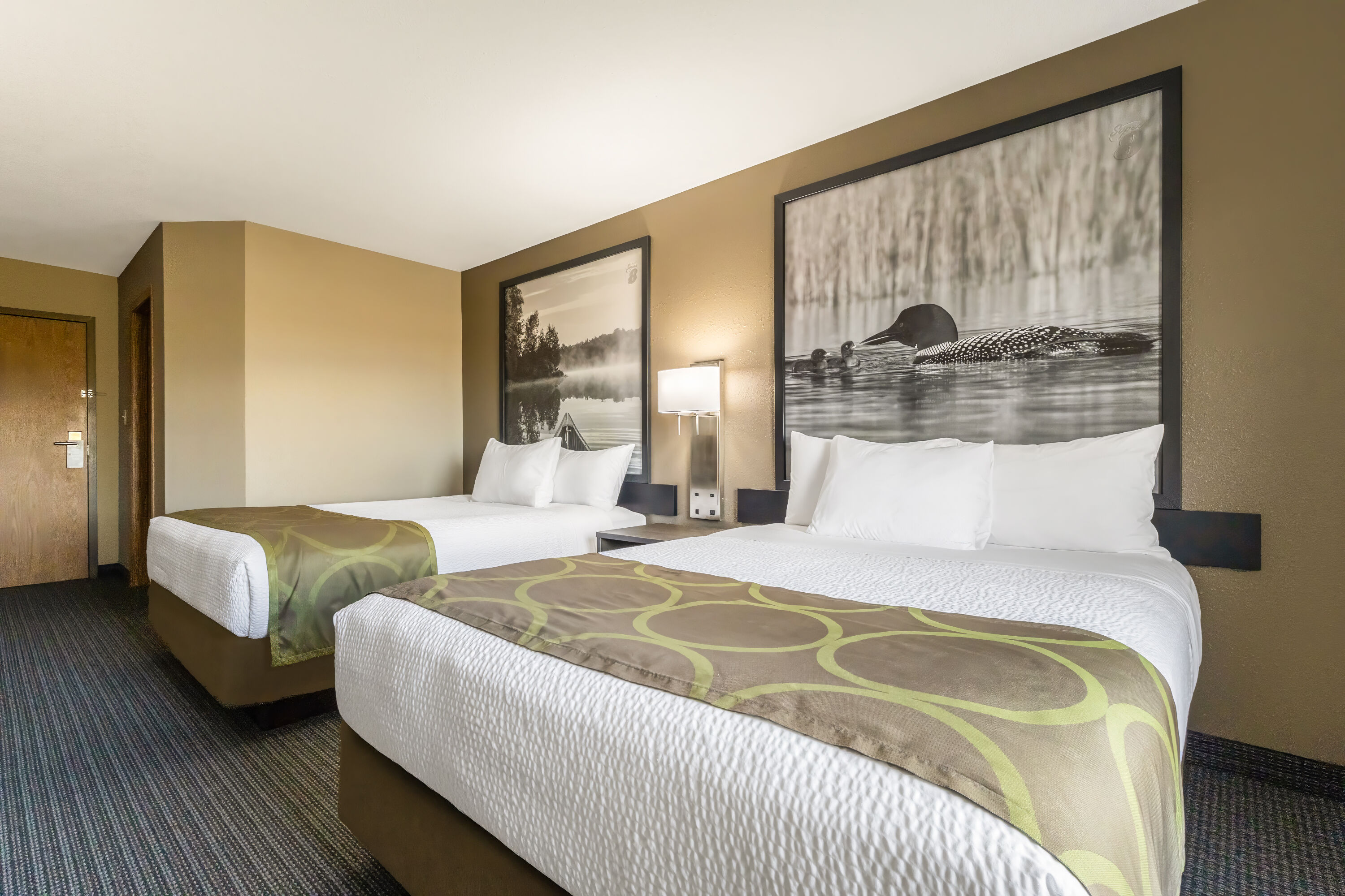 Double bed guest room at the Super 8 by Wyndham Prince Albert in Prince Albert, Saskatchewan