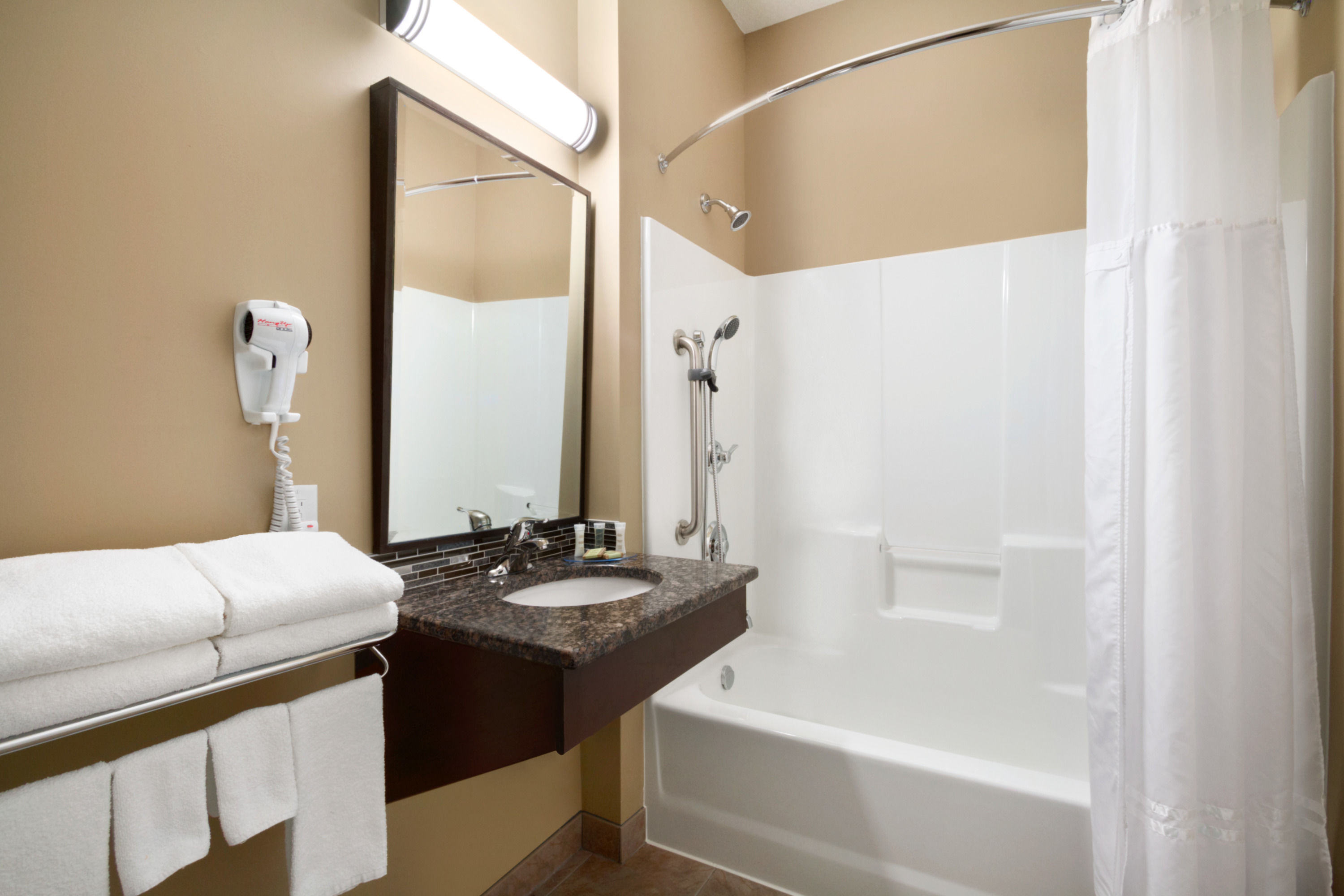 Guest room bath at the Super 8 by Wyndham Regina in Regina, Saskatchewan