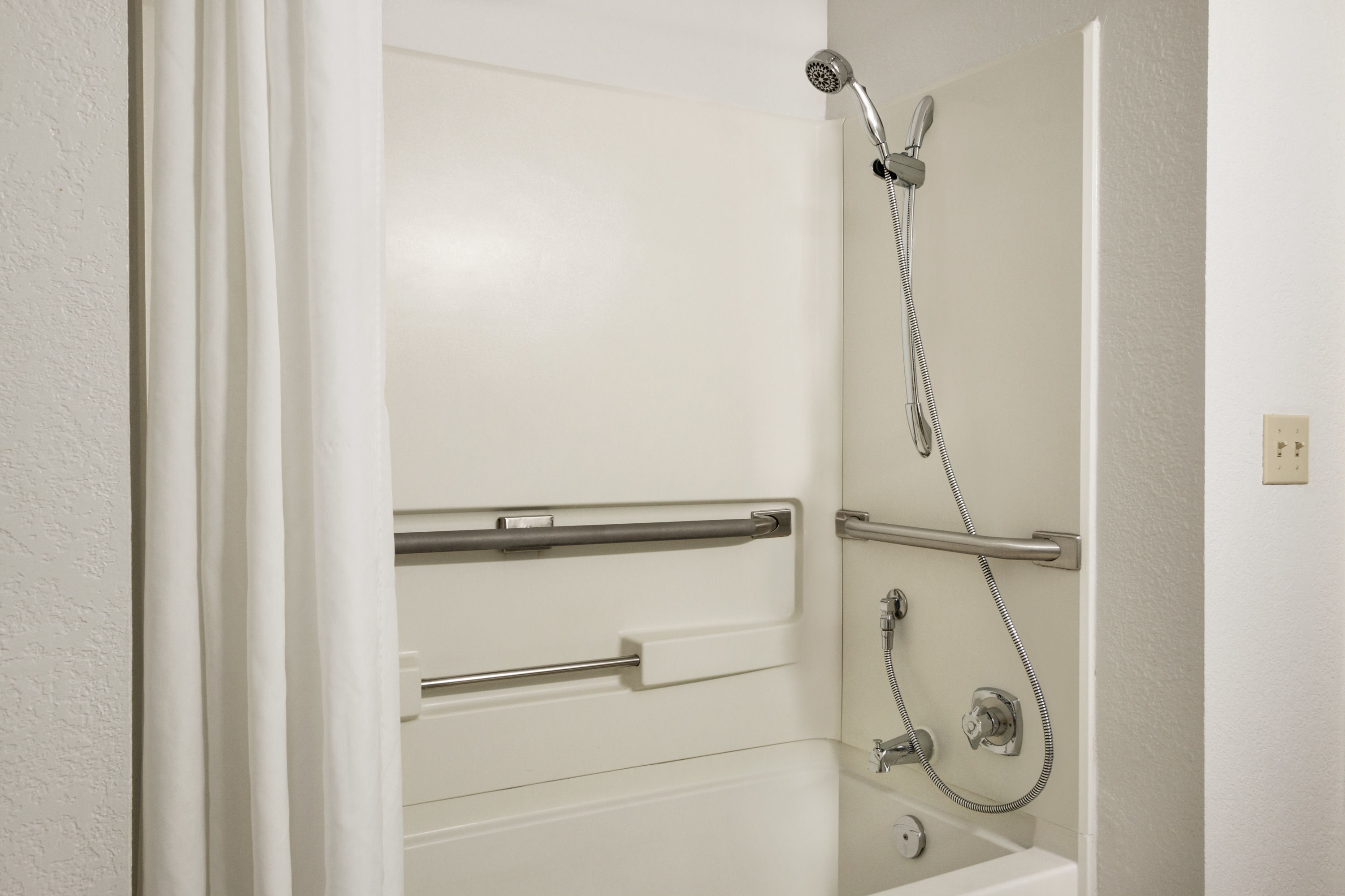 Guest room bath at the Super 8 by Wyndham Regina in Regina, Saskatchewan