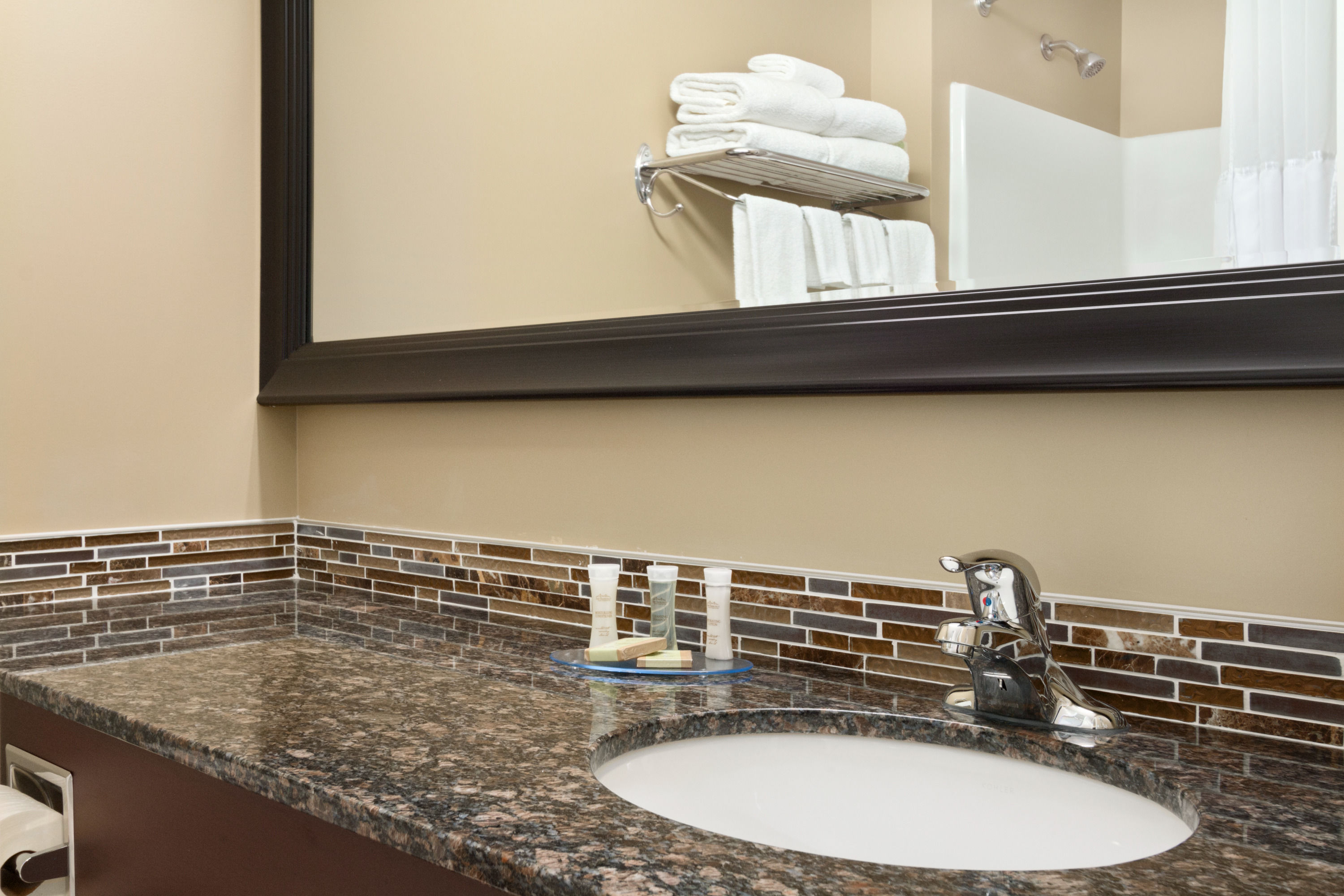 Guest room bath at the Super 8 by Wyndham Regina in Regina, Saskatchewan