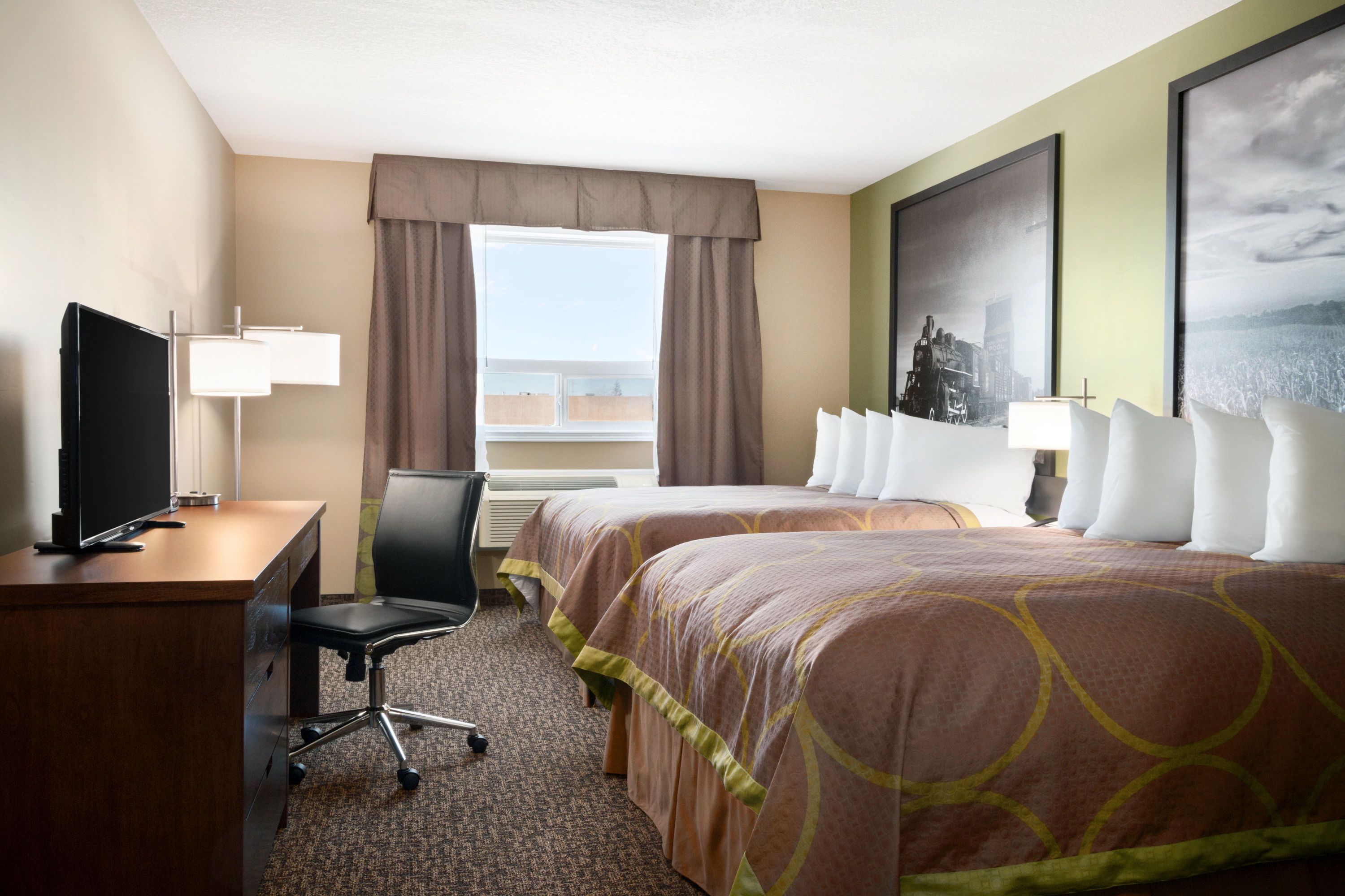 Guest room at the Super 8 by Wyndham Regina in Regina, Saskatchewan