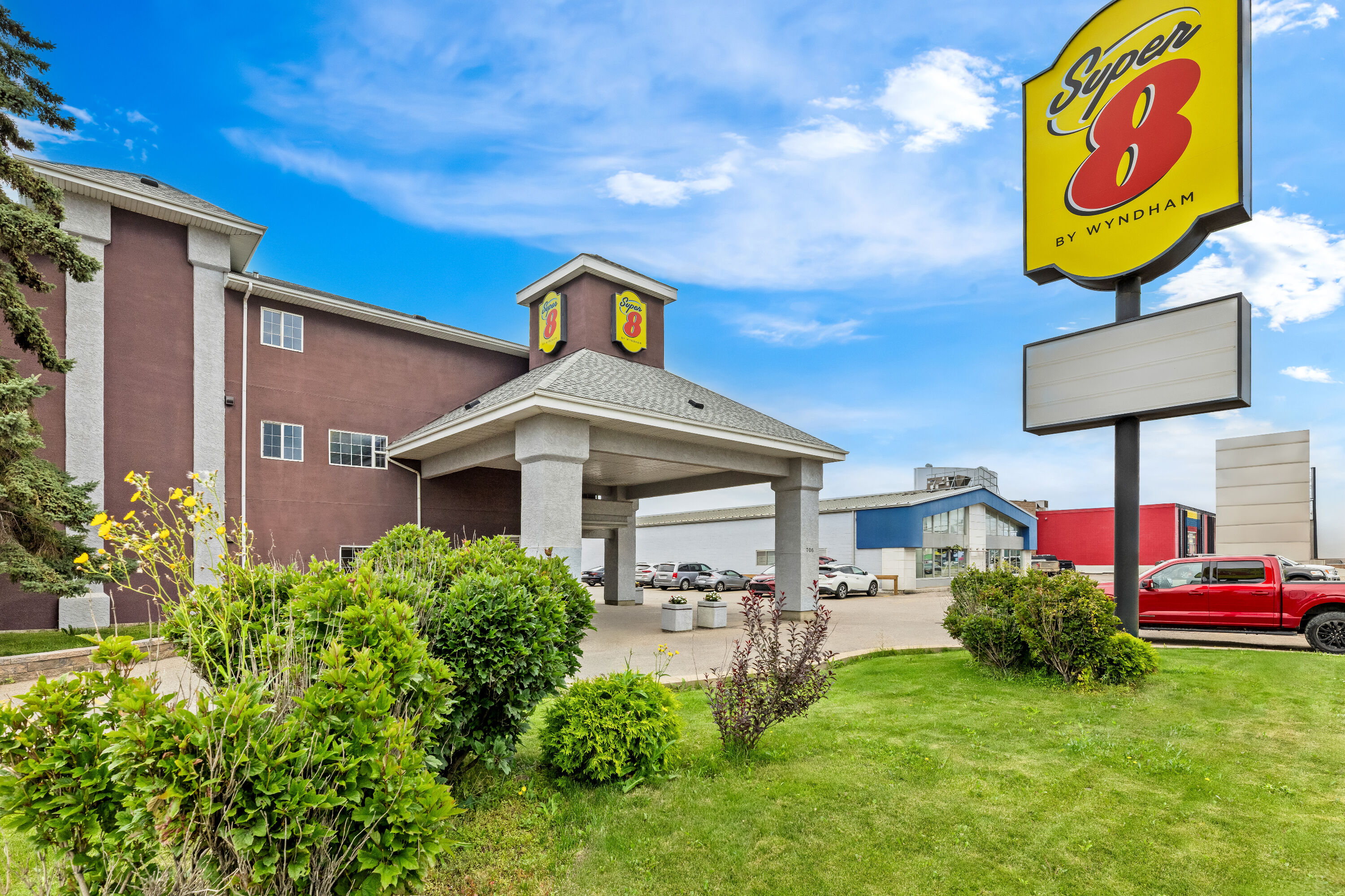Exterior Day Image of Super 8 by Wyndham Saskatoon Near Saskatoon Airport hotel in Saskatoon, Saskatchewan