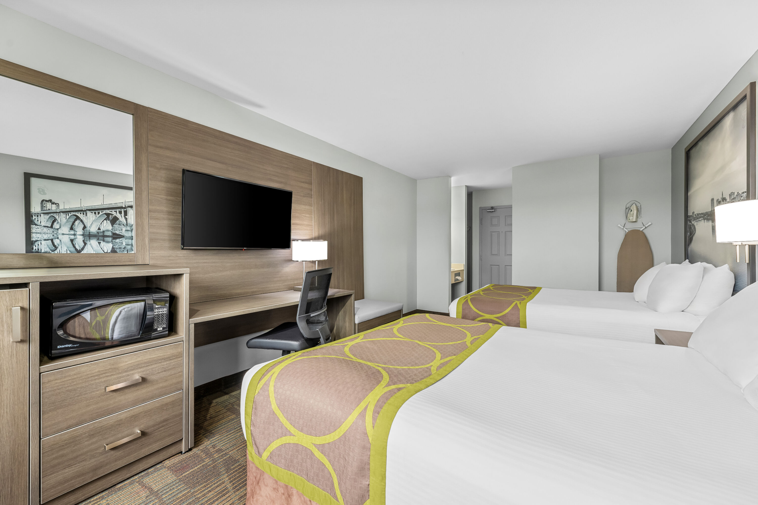 Double bed guest room at the Super 8 by Wyndham Saskatoon Near Saskatoon Airport in Saskatoon, Saskatchewan