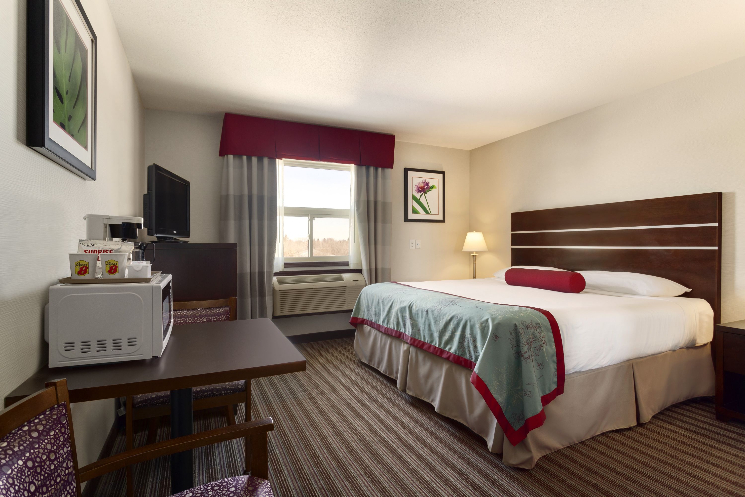 Guest room at the Super 8 by Wyndham Saskatoon Near Downtown in Saskatoon, Saskatchewan
