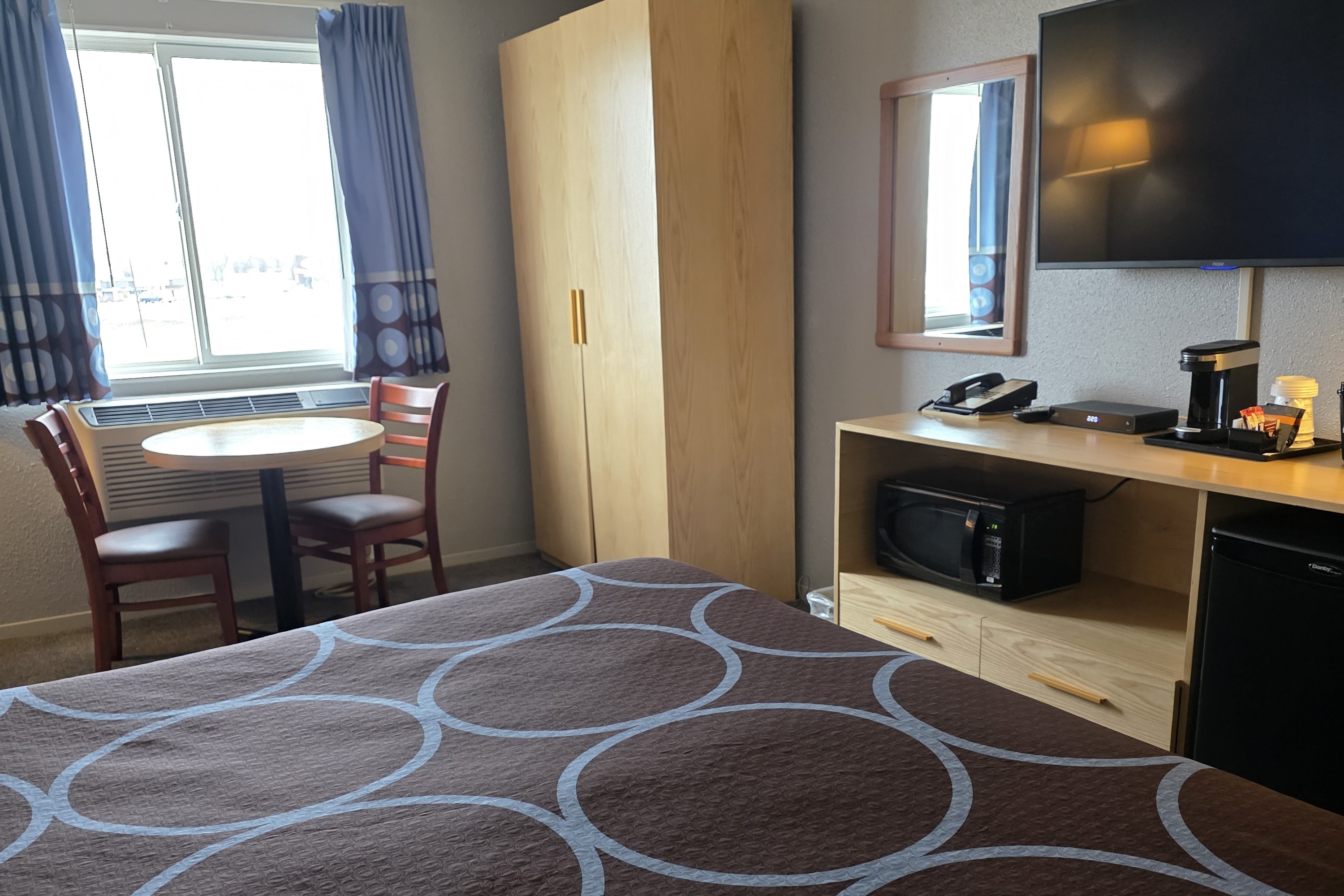Guest room at the Super 8 by Wyndham Swift Current in Swift Current, Saskatchewan