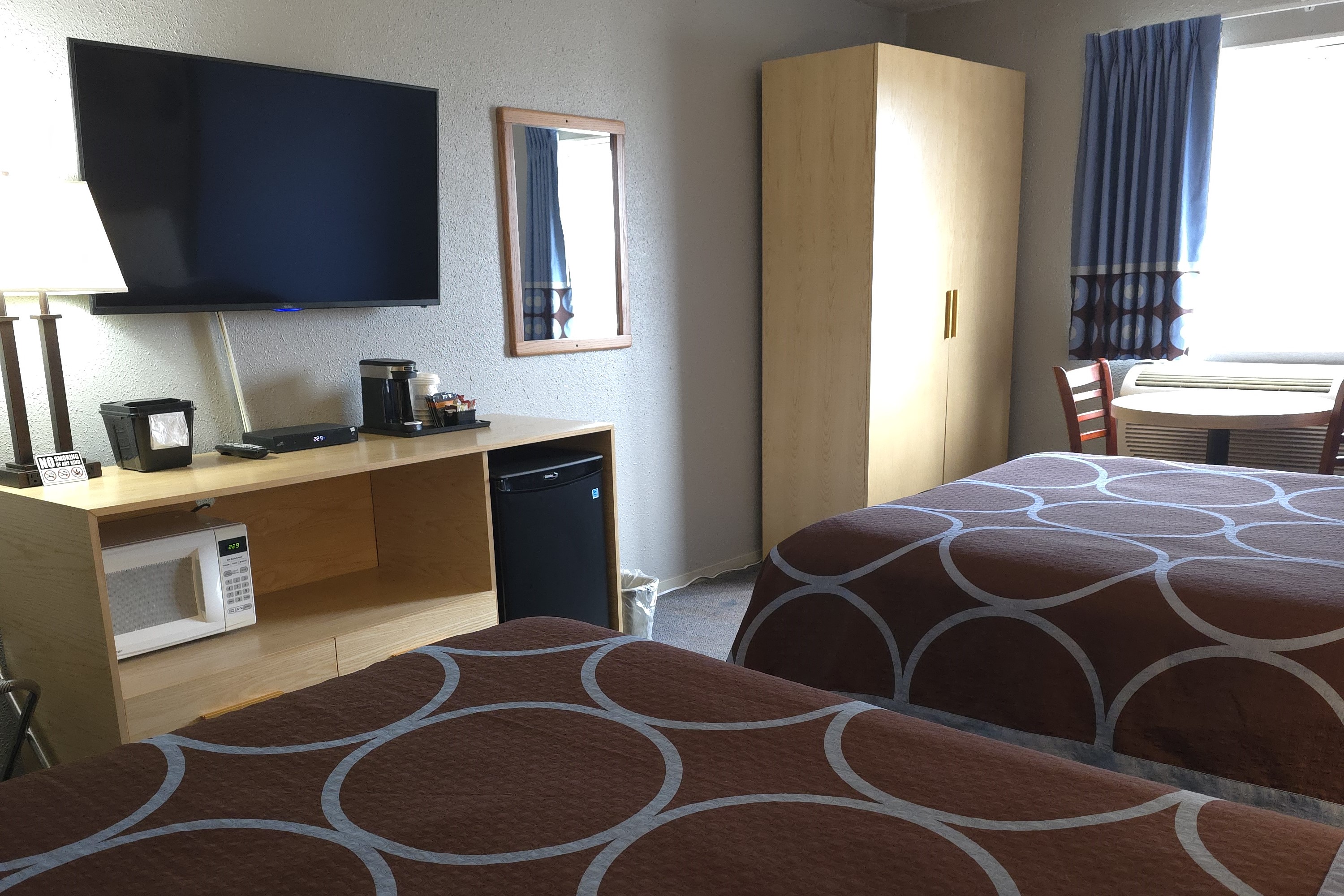 Guest room at the Super 8 by Wyndham Swift Current in Swift Current, Saskatchewan