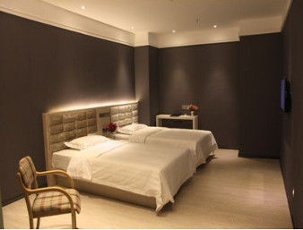 Guest room at the Super 8 by Wyndham Beijing Haidian Hua Yuan Qiao in Beijing, Other than US/Canada