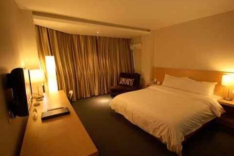 Guest room at the Super 8 Hotel Lanzhou Yong Chang Lu in Lanzhou Gansu Province, Other than US/Canada
