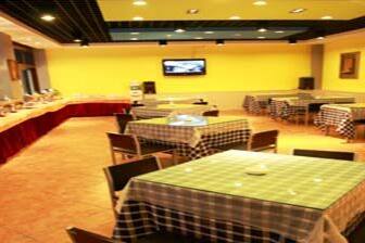 Super 8 Hotel Lanzhou Square restaurant in Lanzhou, Other than US/Canada