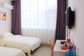Guest room at the Super 8 Hotel Yishui Chang An Lu in Linyi, Other than US/Canada