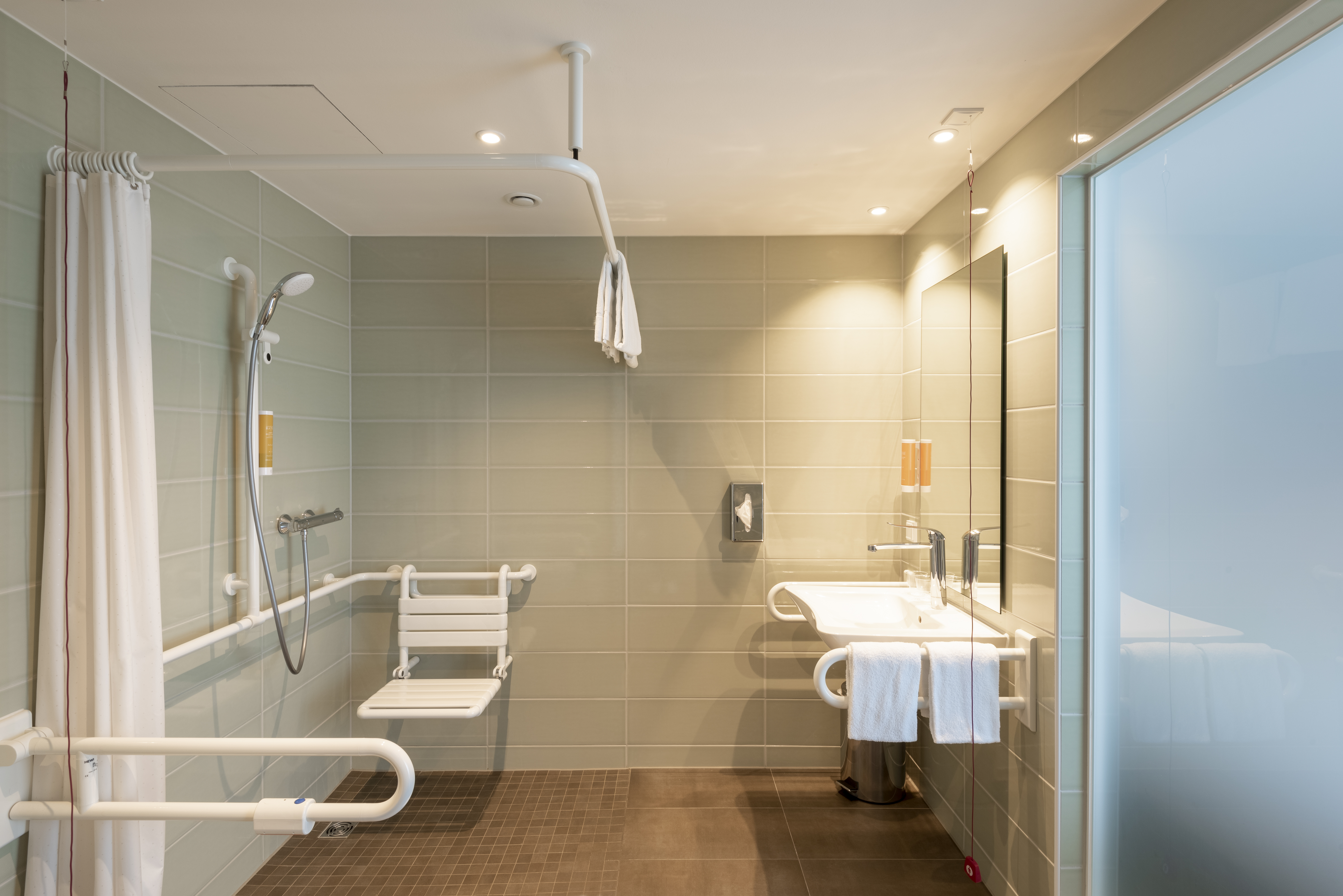 Guest room bath at the Super 8 by Wyndham Dresden in Dresden, Other than US/Canada