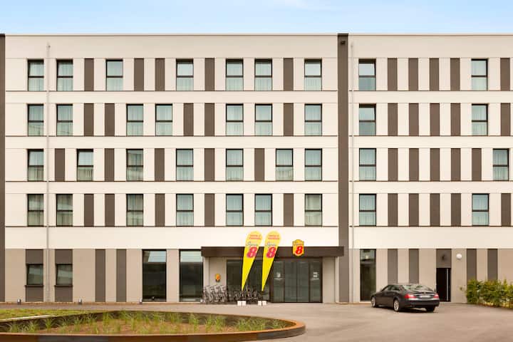 Super 8 by Wyndham Freiburg | Freiburg, DE Hotels