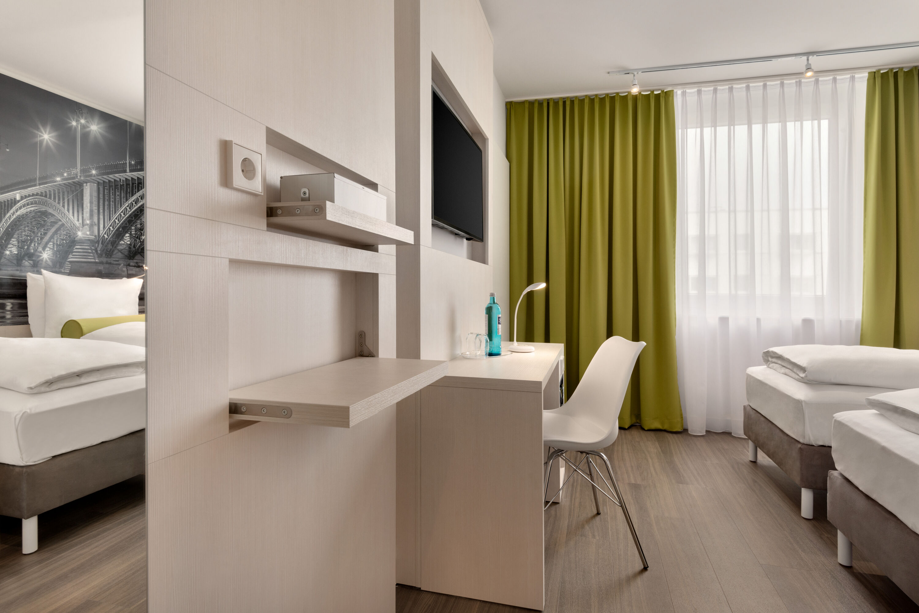 super 8 by wyndham mainz zollhafen email