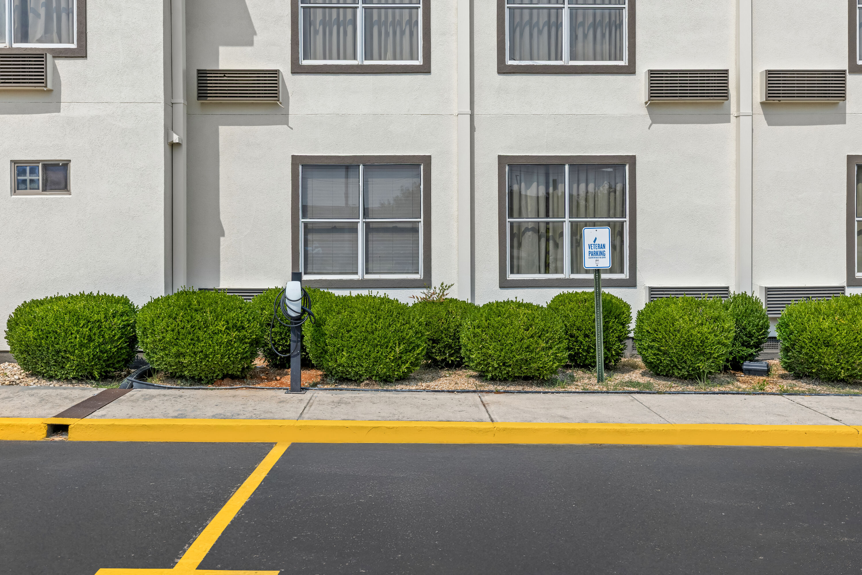 Exterior Day Image of Super 8 by Wyndham Athens hotel in Athens, Alabama