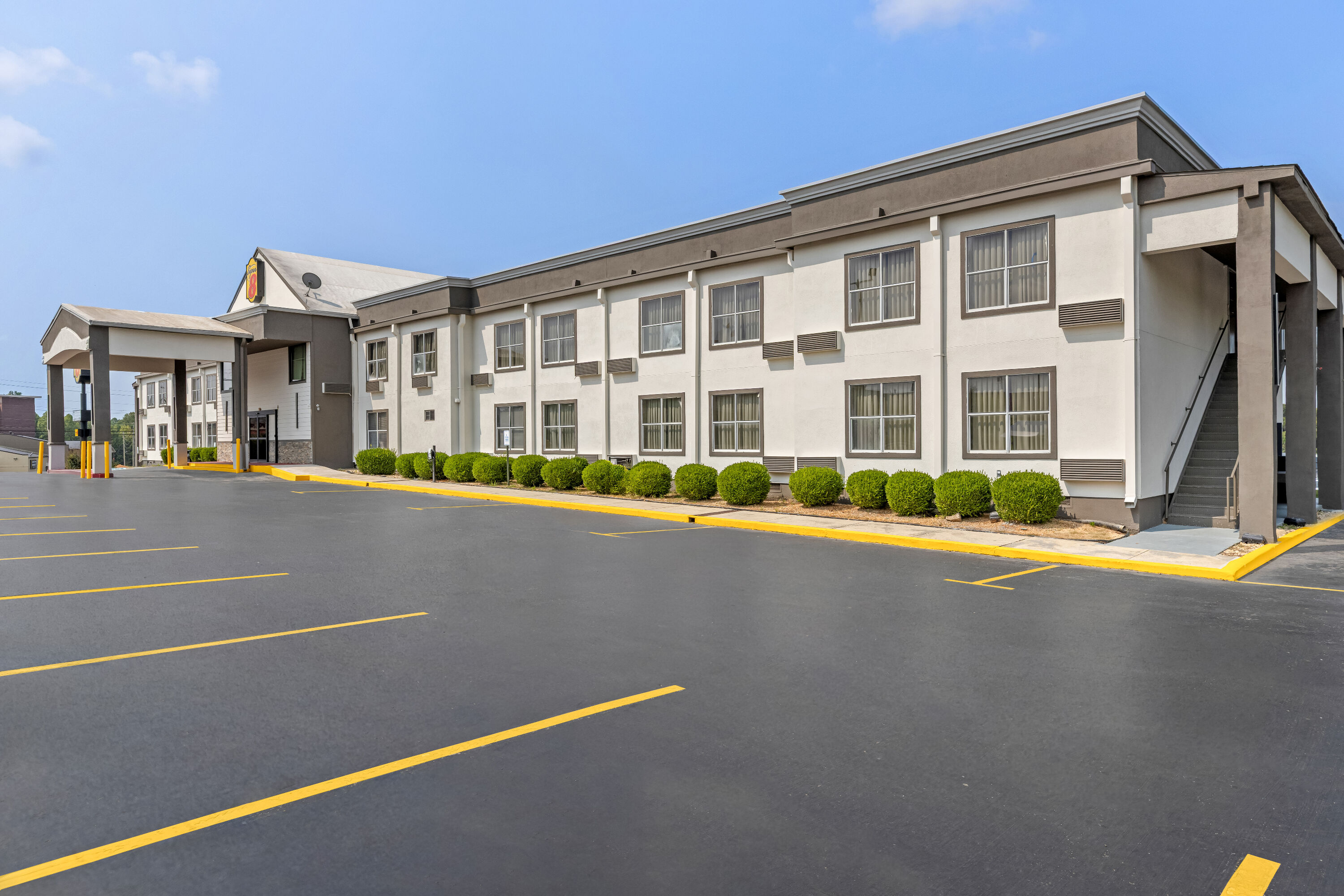 Exterior Day Image of Super 8 by Wyndham Athens hotel in Athens, Alabama