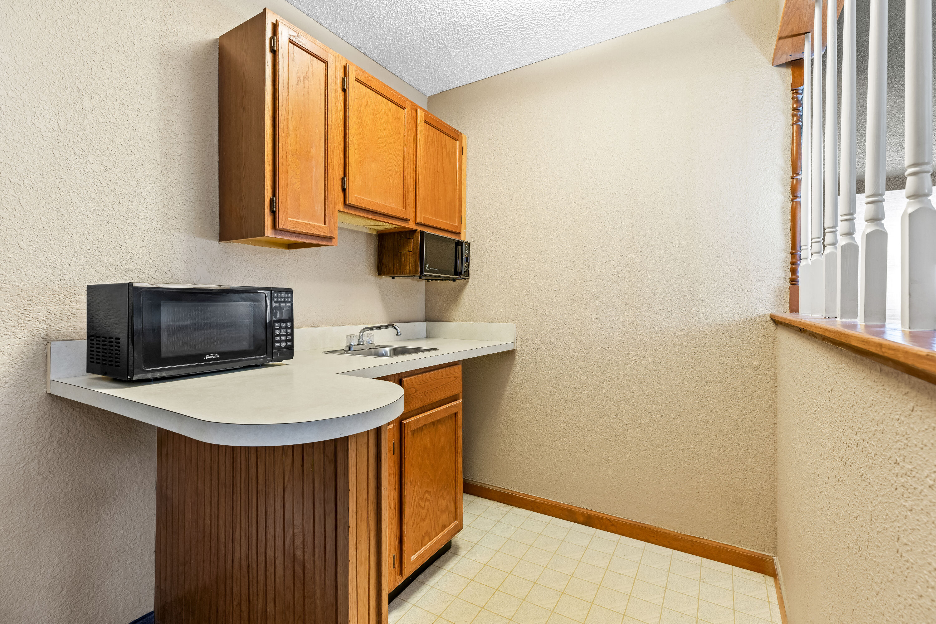 Super 8 by Wyndham Athens suite kitchen in Athens, Alabama