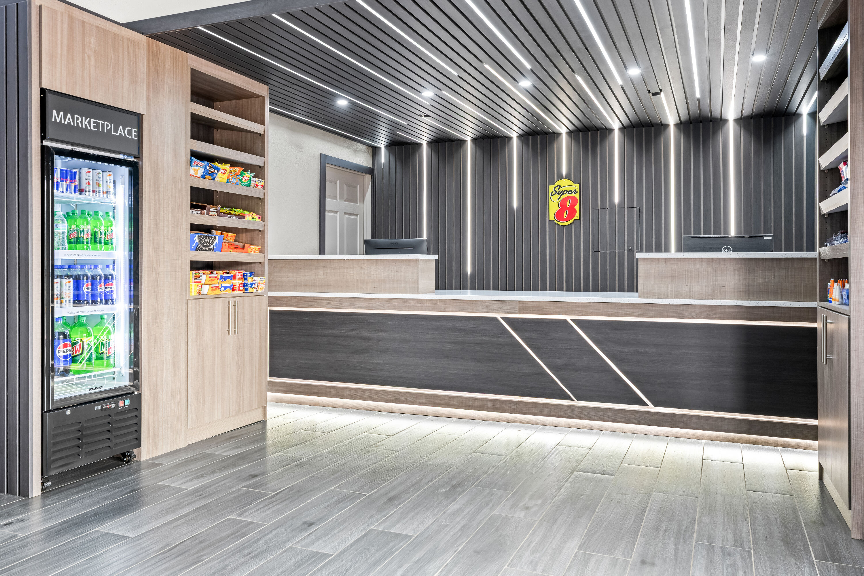 Super 8 by Wyndham Athens reception in Athens, Alabama