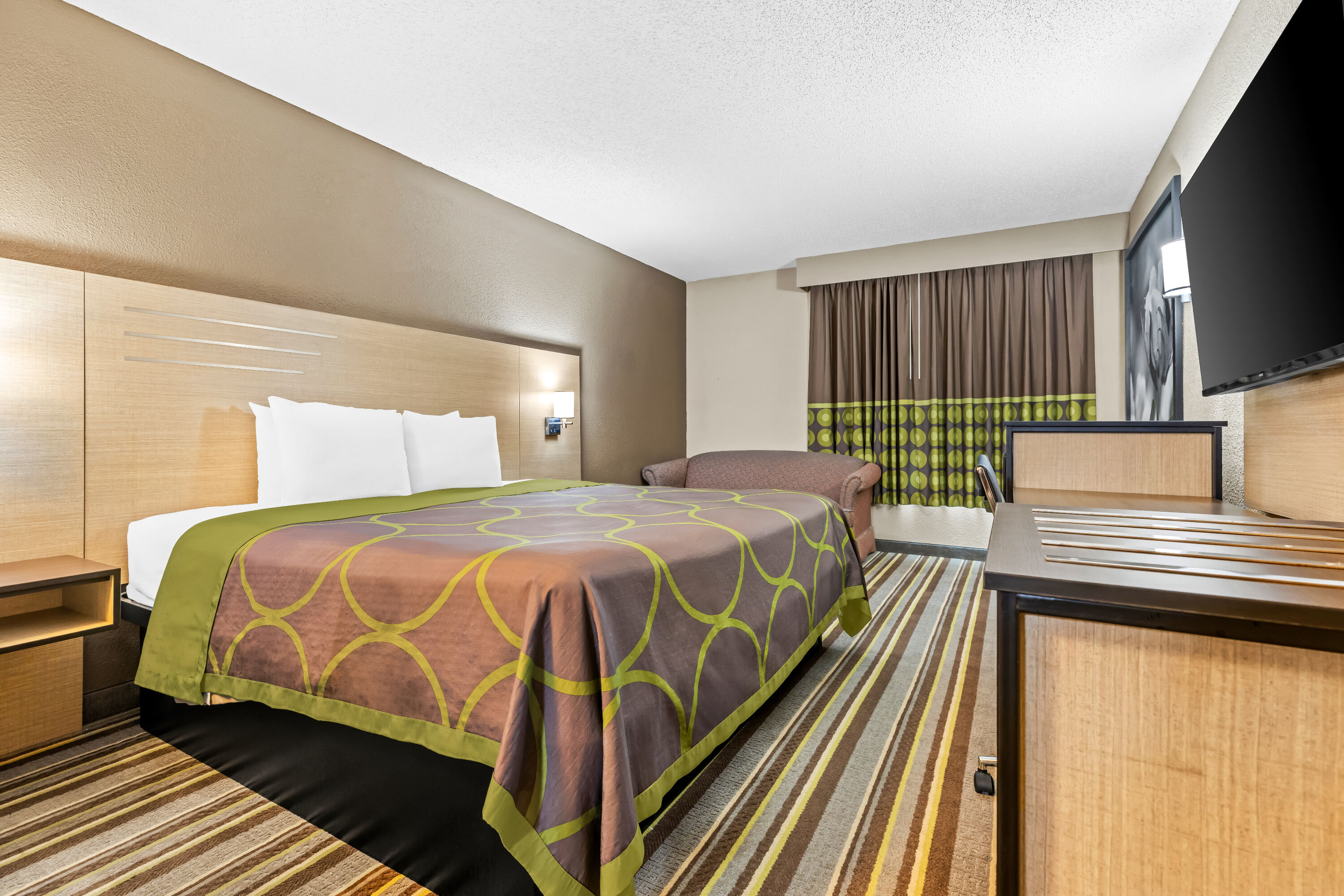 Super 8 by Wyndham Athens suite in Athens, Alabama