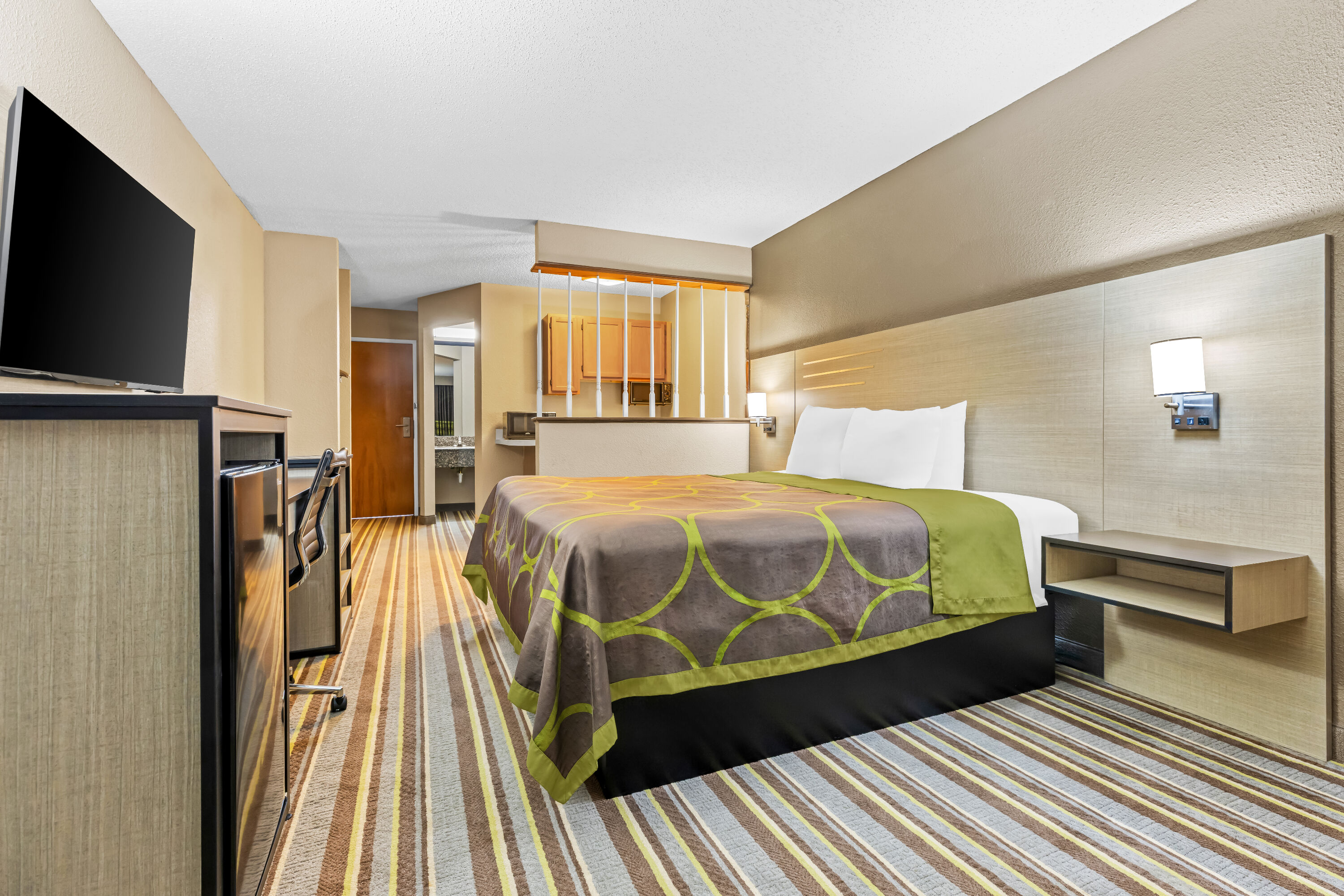 Super 8 by Wyndham Athens suite in Athens, Alabama