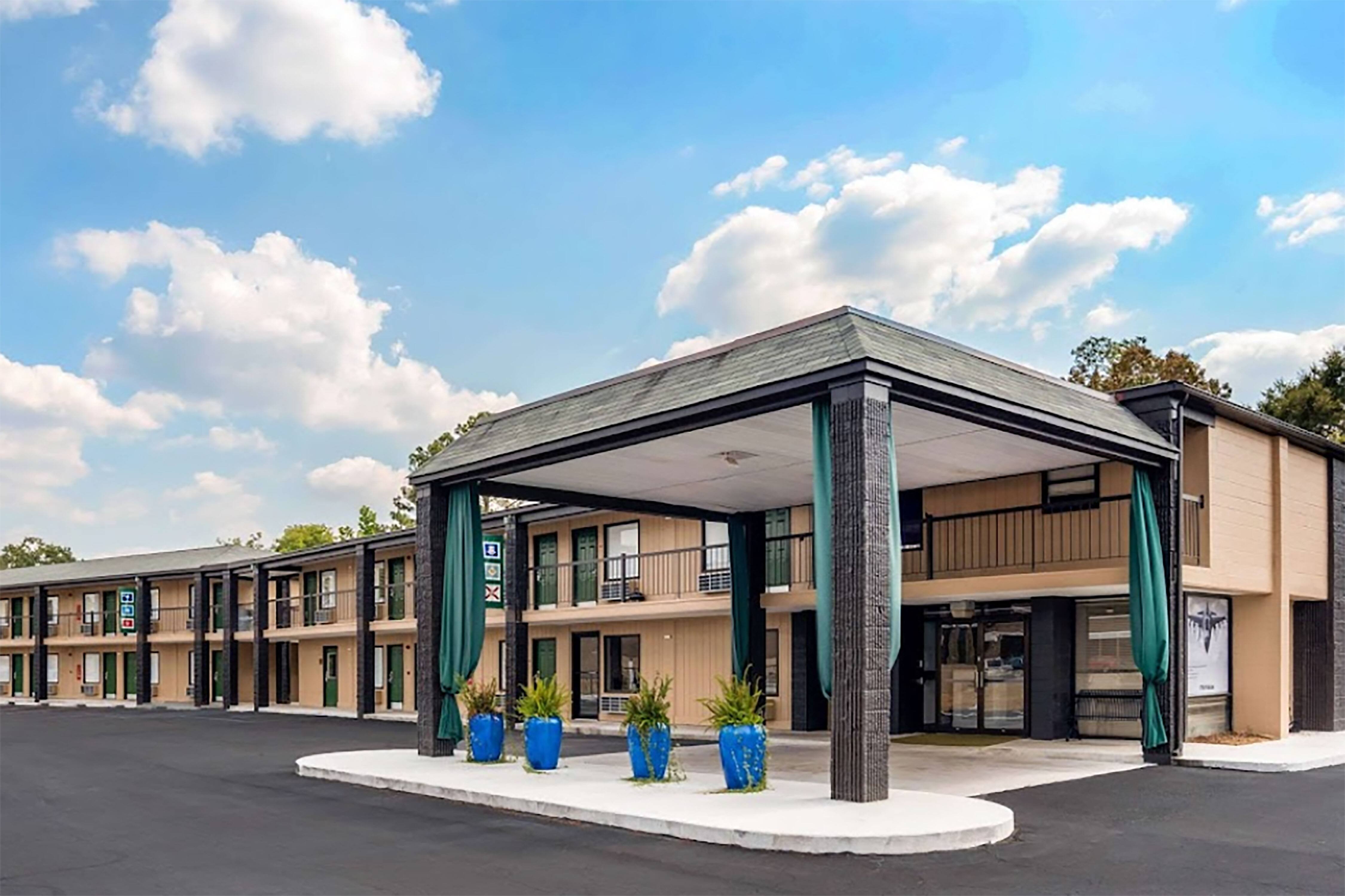 Super 8 by Wyndham Daleville/Fort Novosel | Daleville, AL Hotels