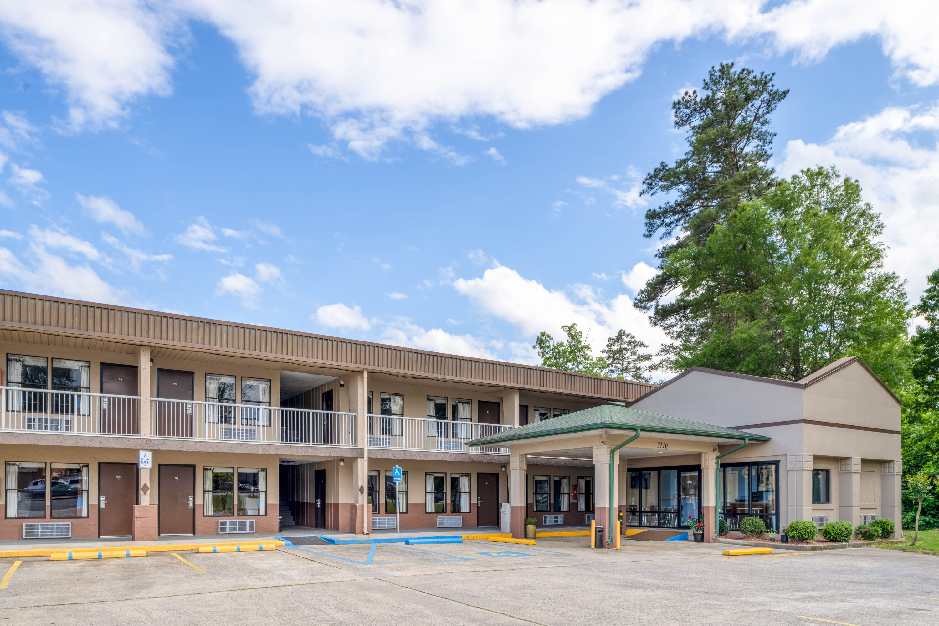 Super 8 By Wyndham Gadsden Al Gadsden Al Hotels