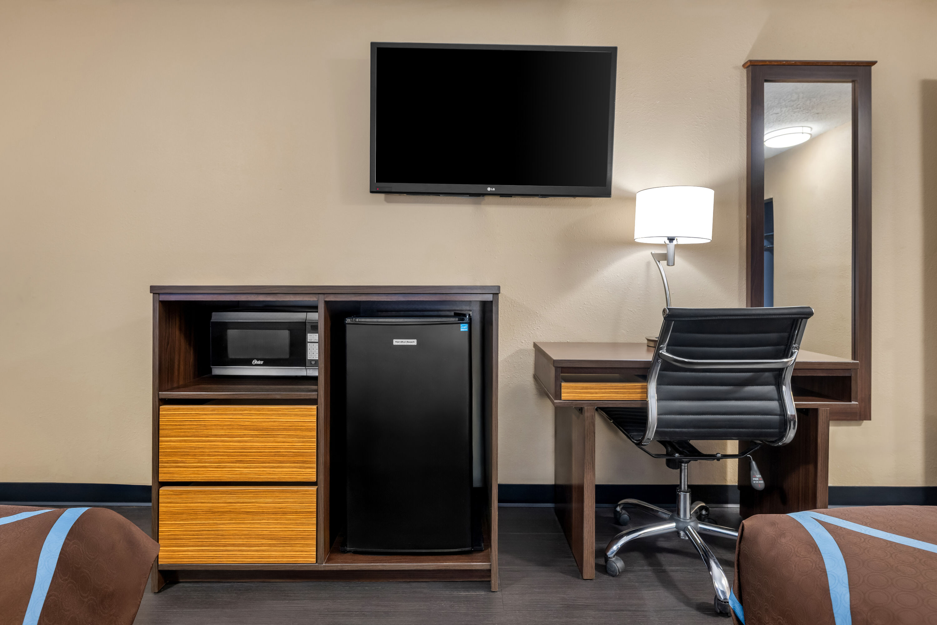 Double bed guest room at the Super 8 by Wyndham Gadsden AL in Gadsden, Alabama